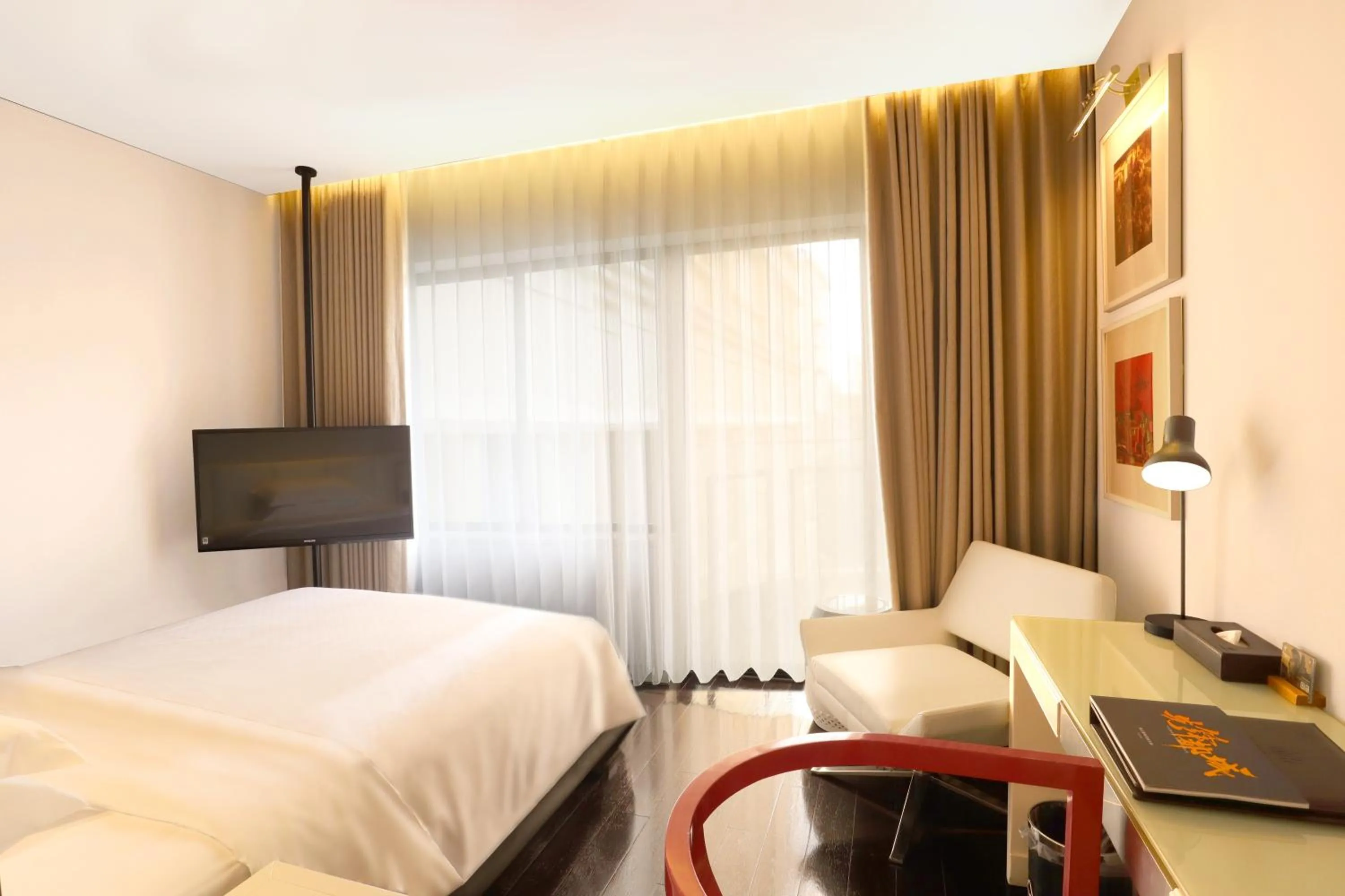 Bedroom, Bed in Metropolo Dahua Hotel Shanghai