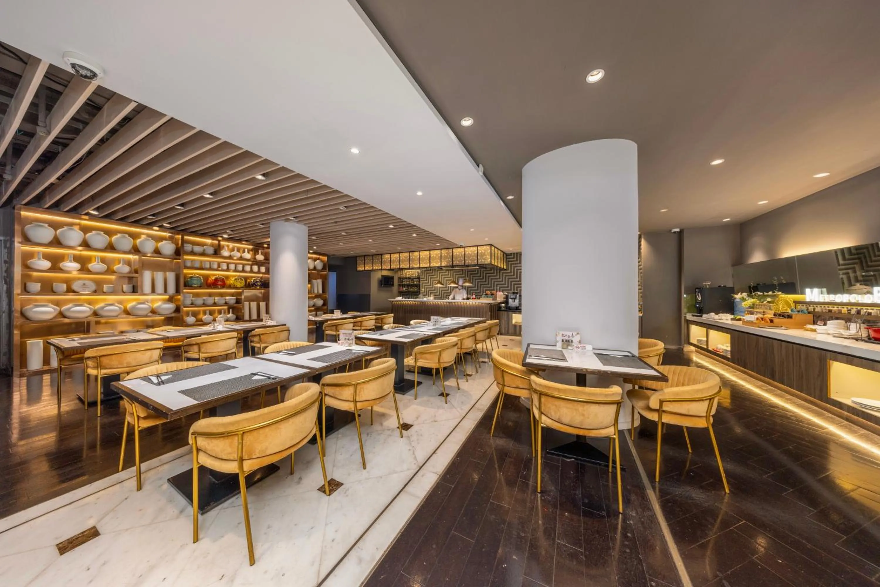 Restaurant/places to eat in Metropolo Dahua Hotel Shanghai