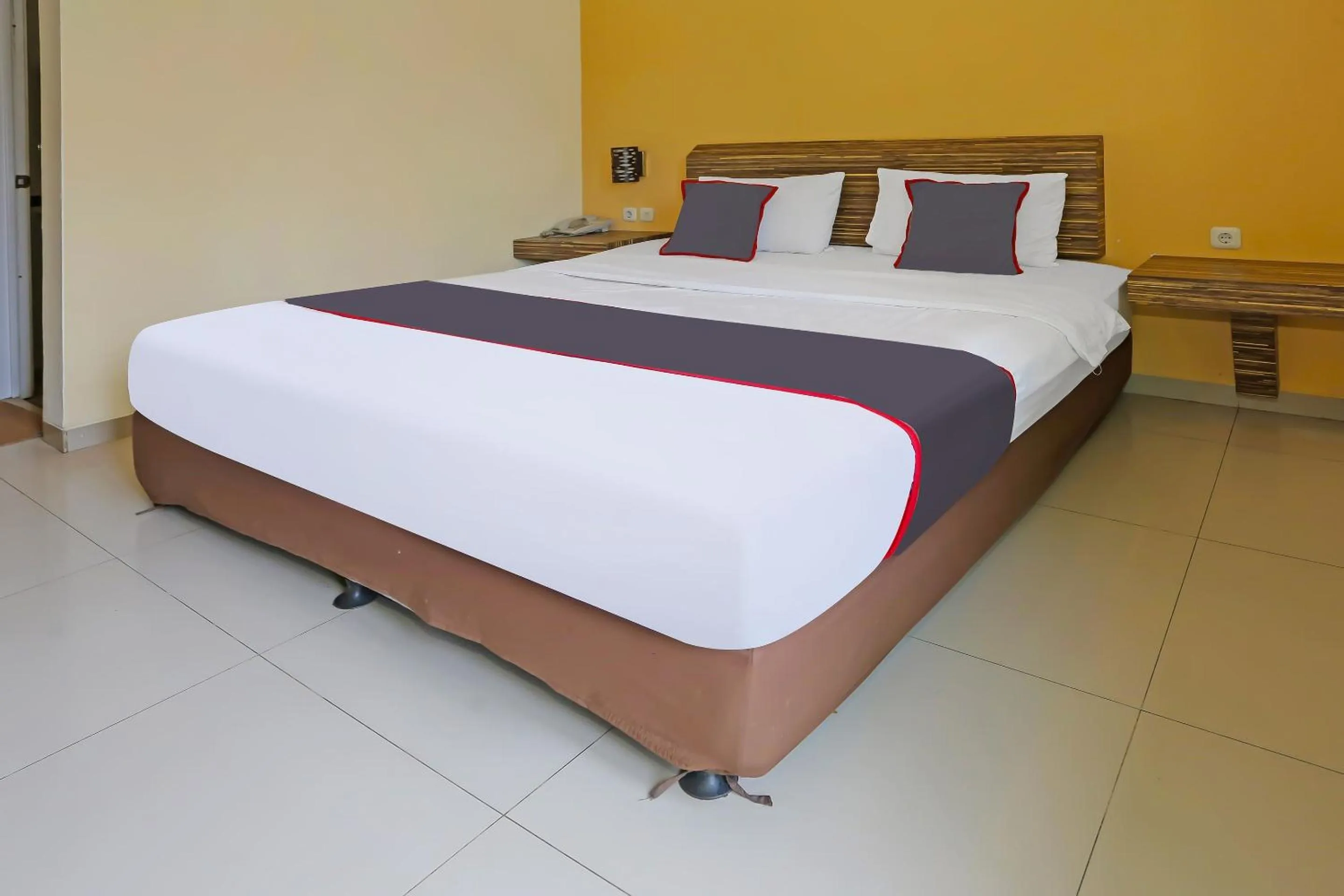 Bedroom, Bed in Collection O 92130 Hotel Fiducia Kaji