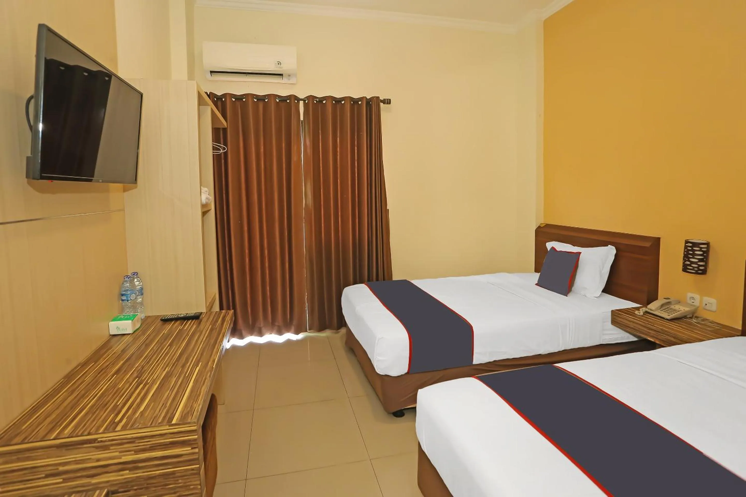 Bedroom, Bed in Collection O 92130 Hotel Fiducia Kaji