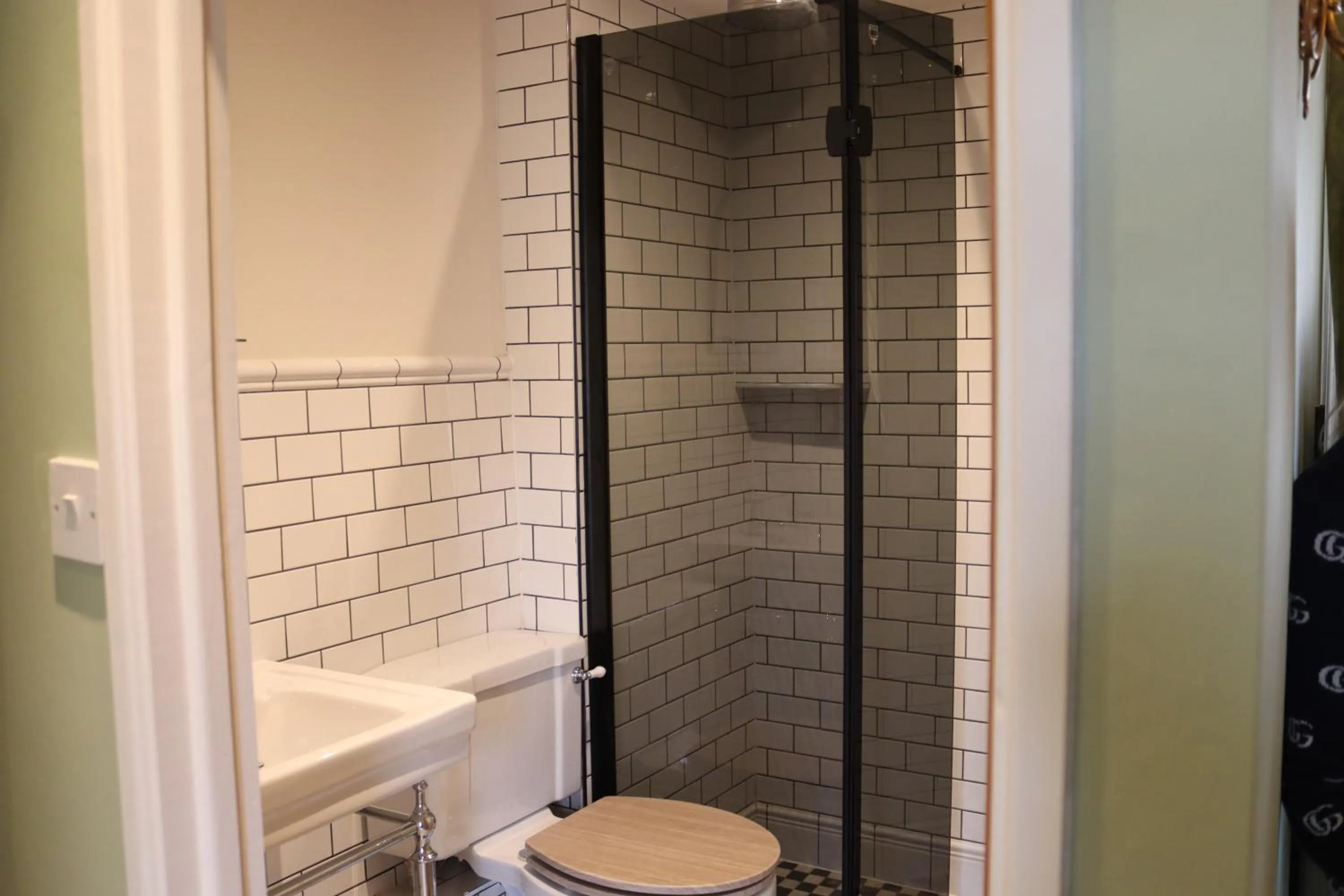 Bathroom in Rafters at Riverside House Hotel