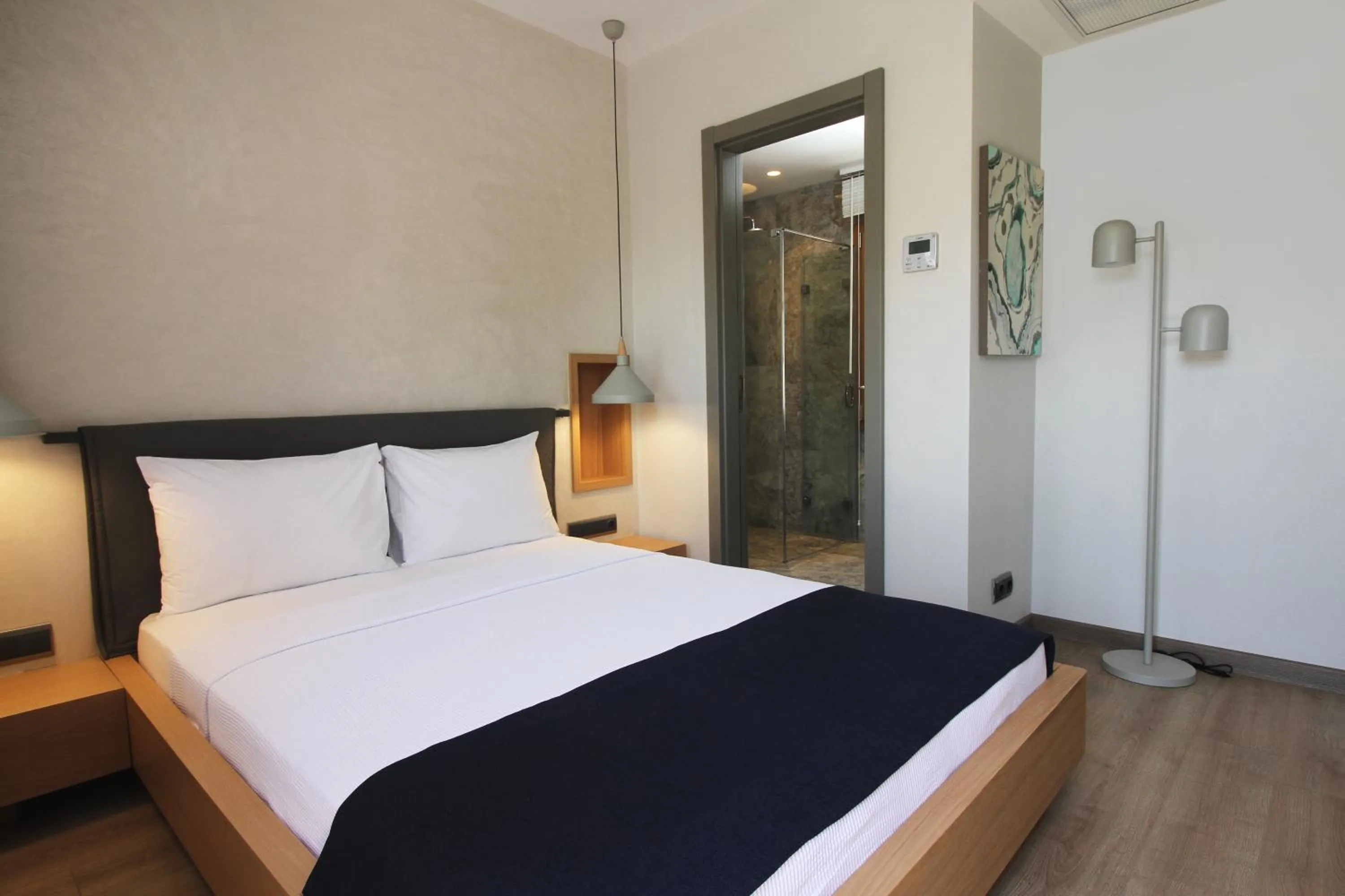 Bedroom, Bed in Mellow Blue Hotel