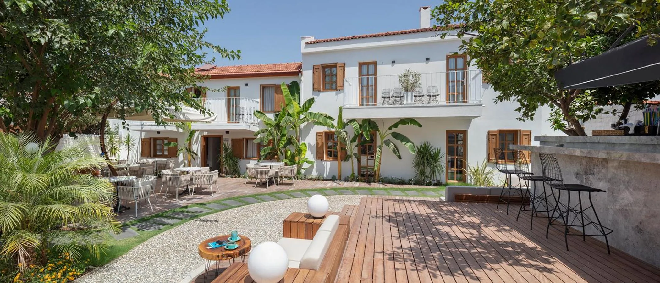 Garden in Mellow Blue Hotel