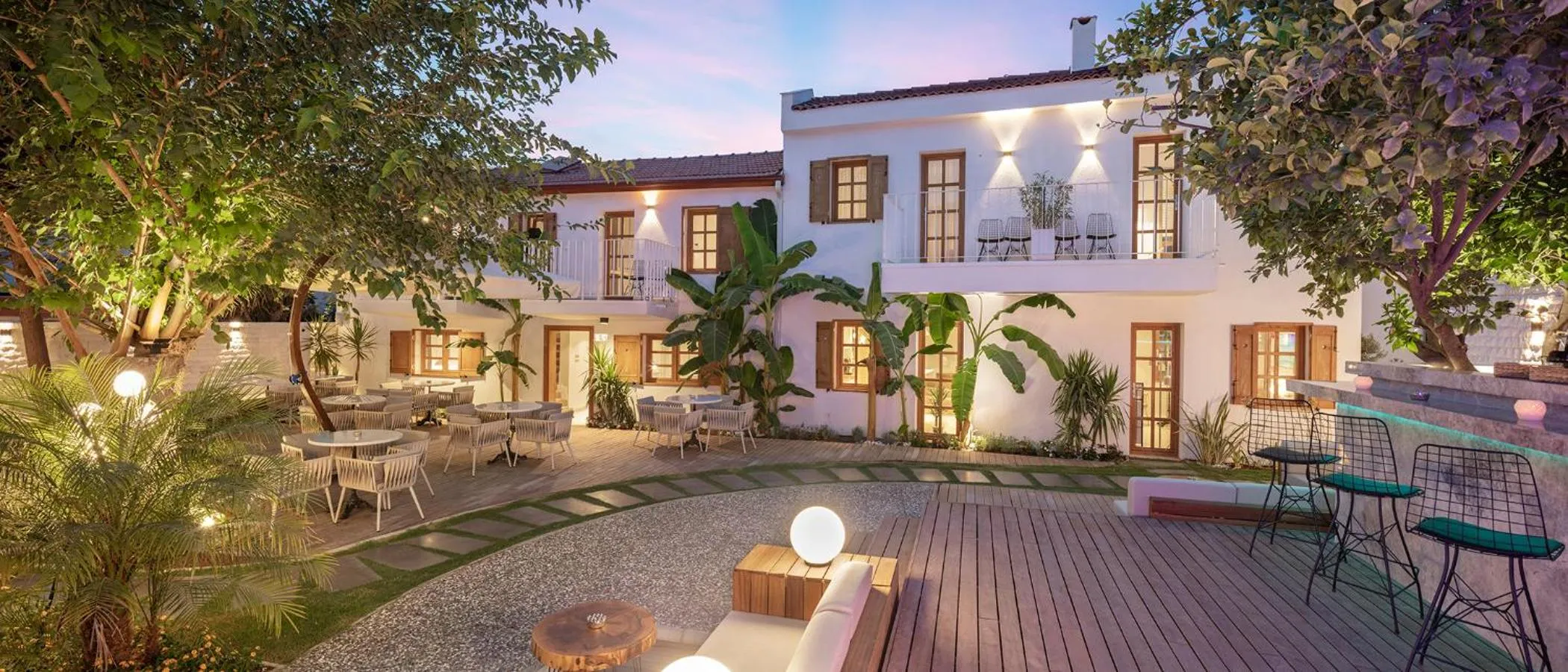 Garden in Mellow Blue Hotel