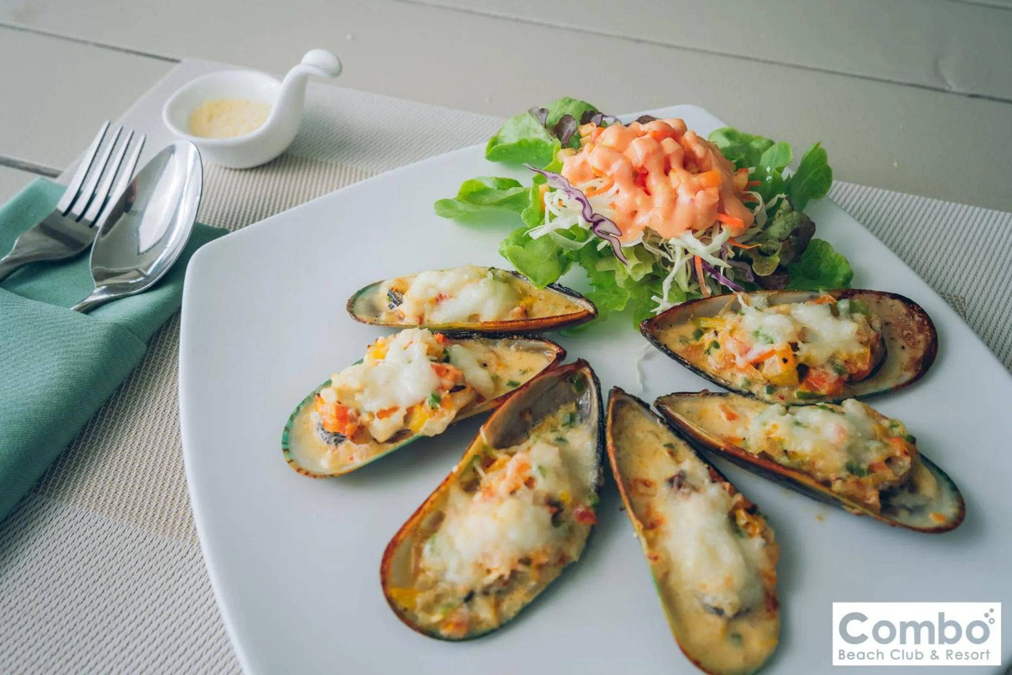 Restaurant/places to eat in Combo Beach Hotel Samui