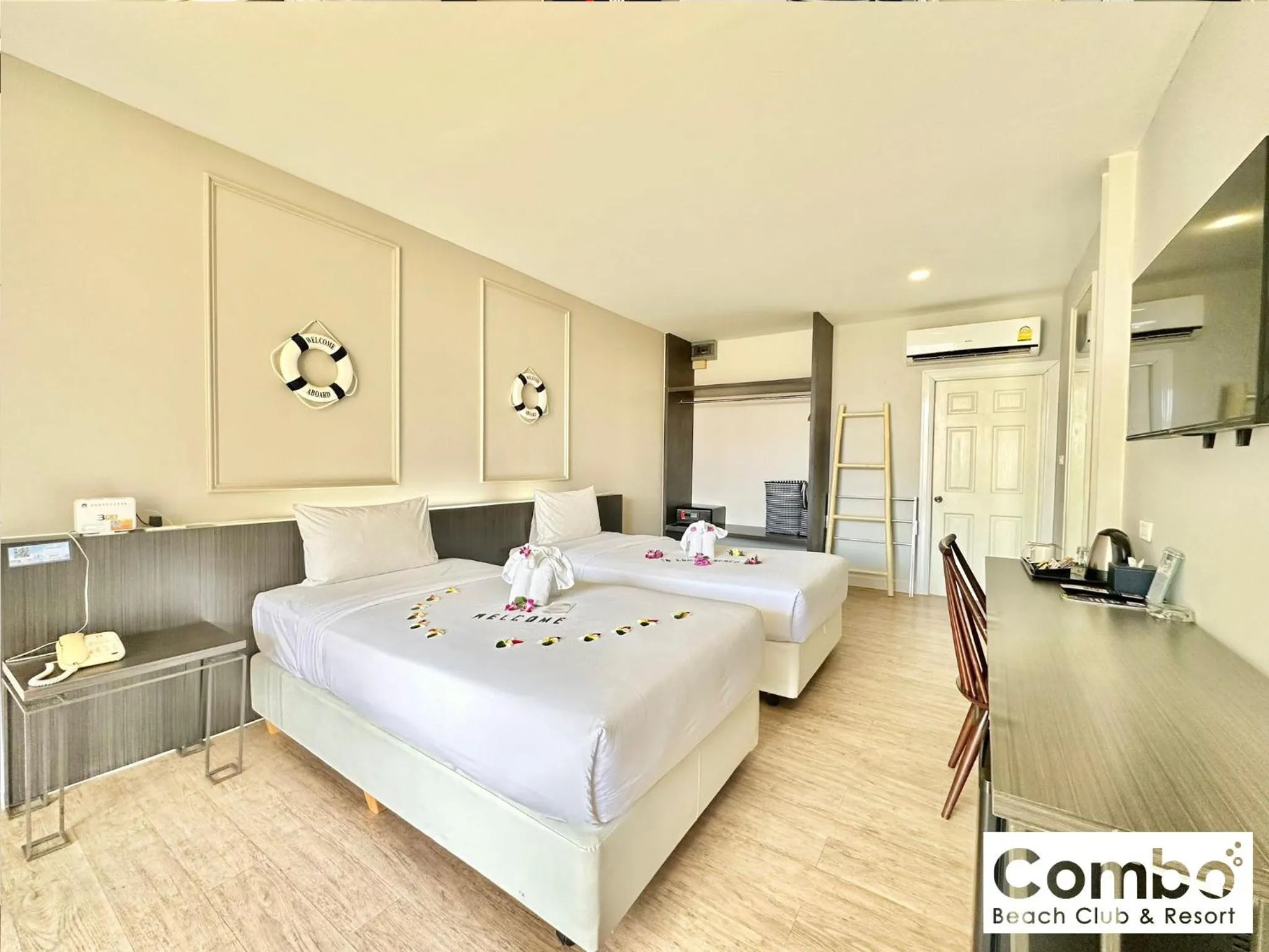 Bedroom, Bed in Combo Beach Hotel Samui