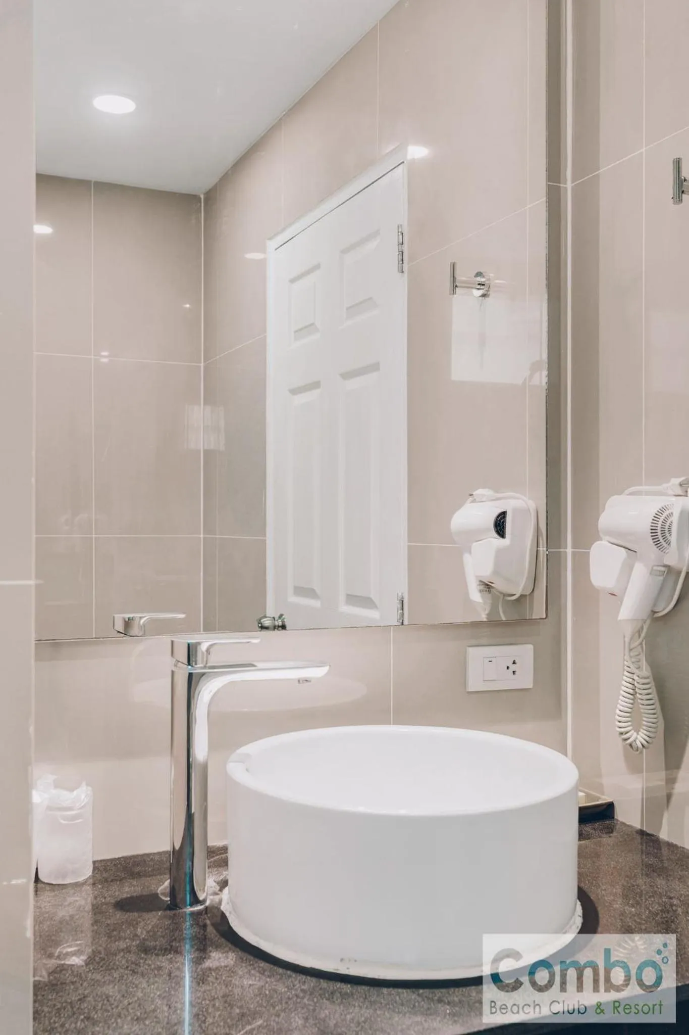 Bathroom in Combo Beach Hotel Samui