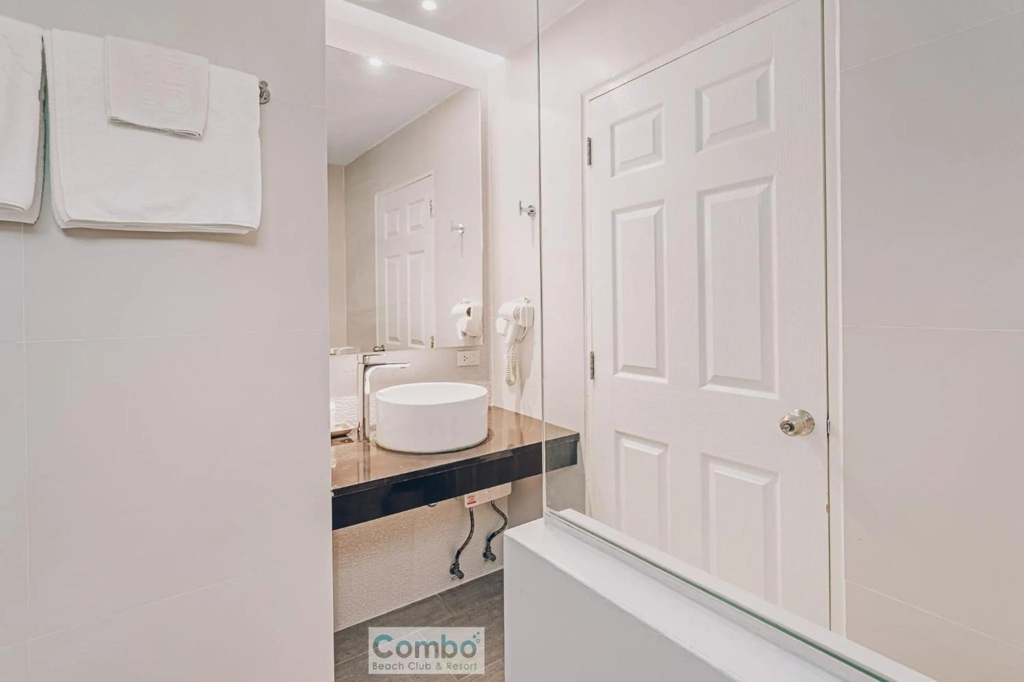 Bathroom in Combo Beach Hotel Samui