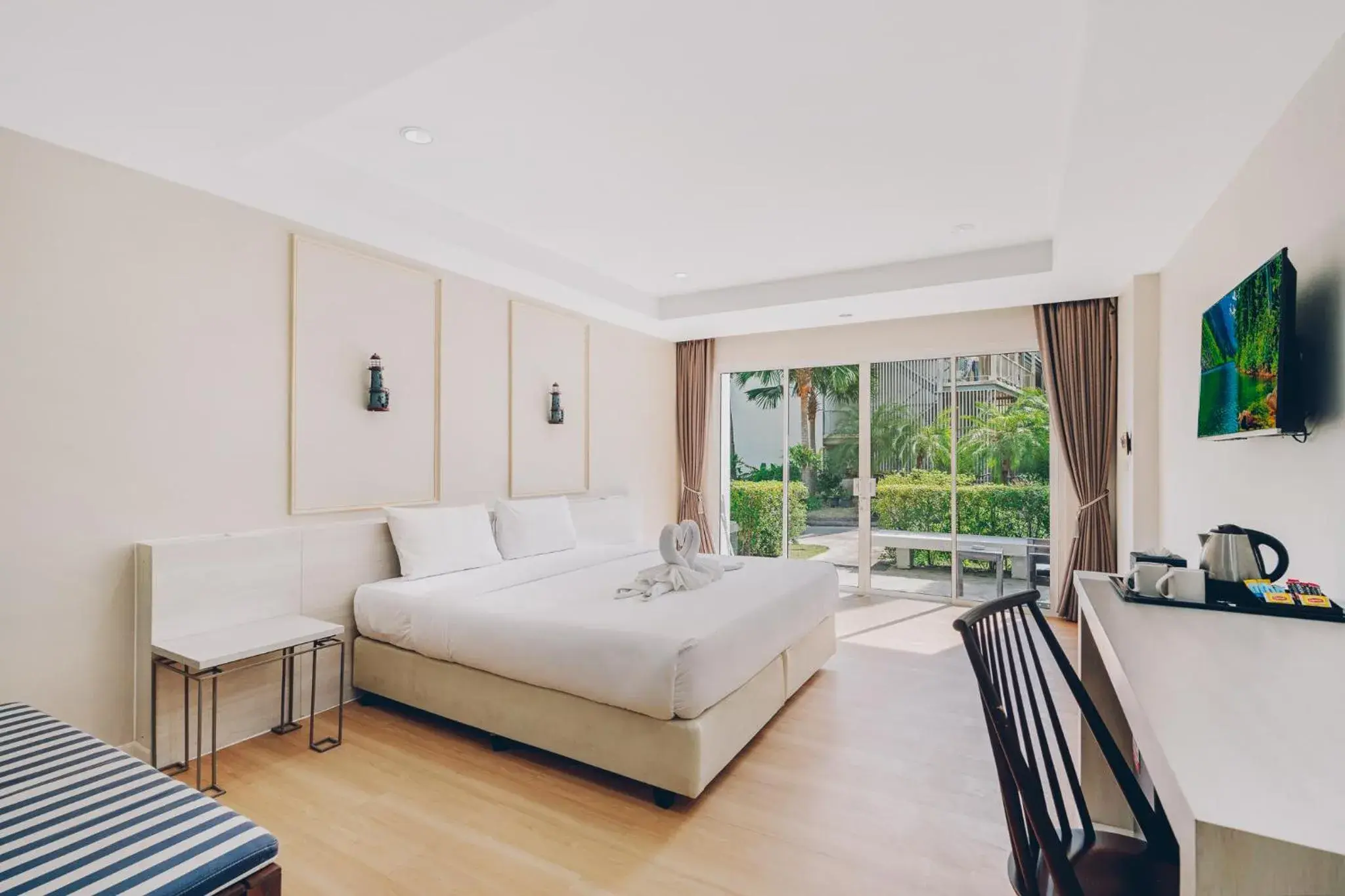 Grand Deluxe Double Room in Combo Beach Hotel Samui Grand Deluxe Double Room in Combo Beach Hotel Samui