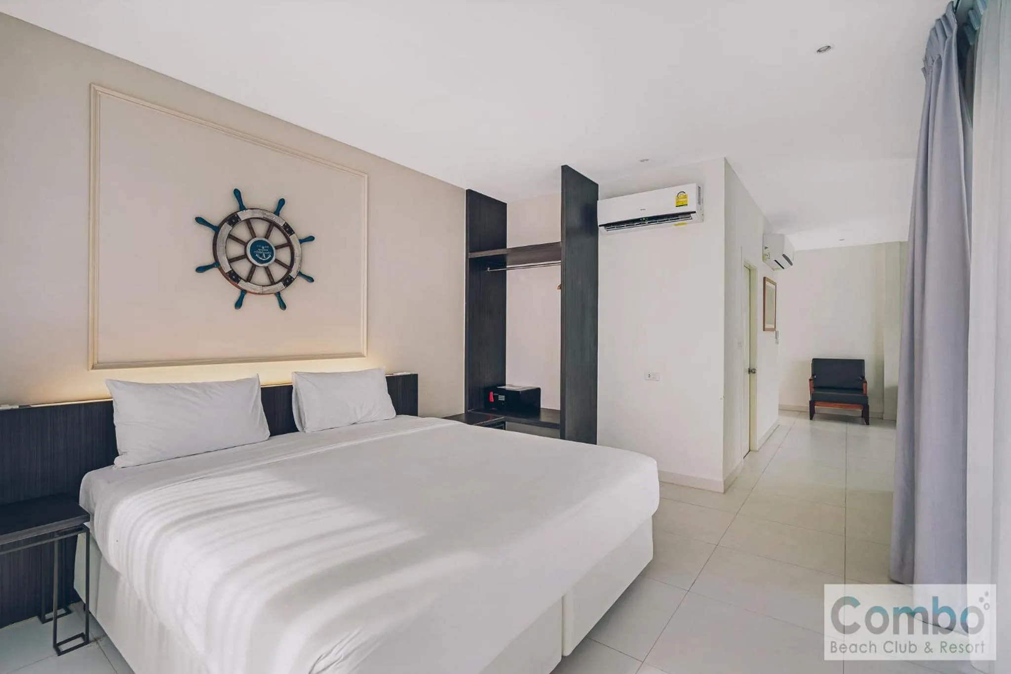 Bed in Combo Beach Hotel Samui