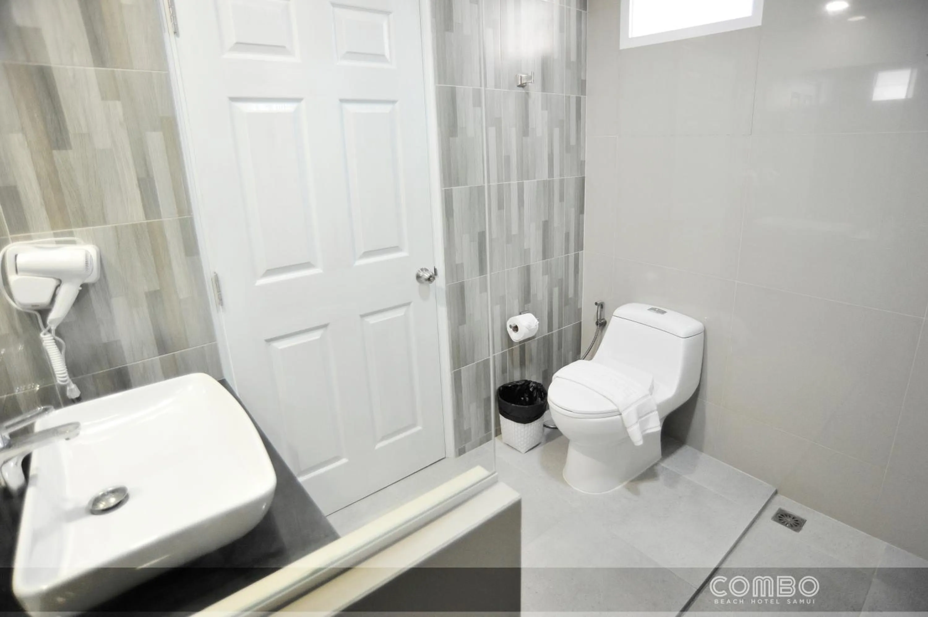 Bathroom in Combo Beach Hotel Samui