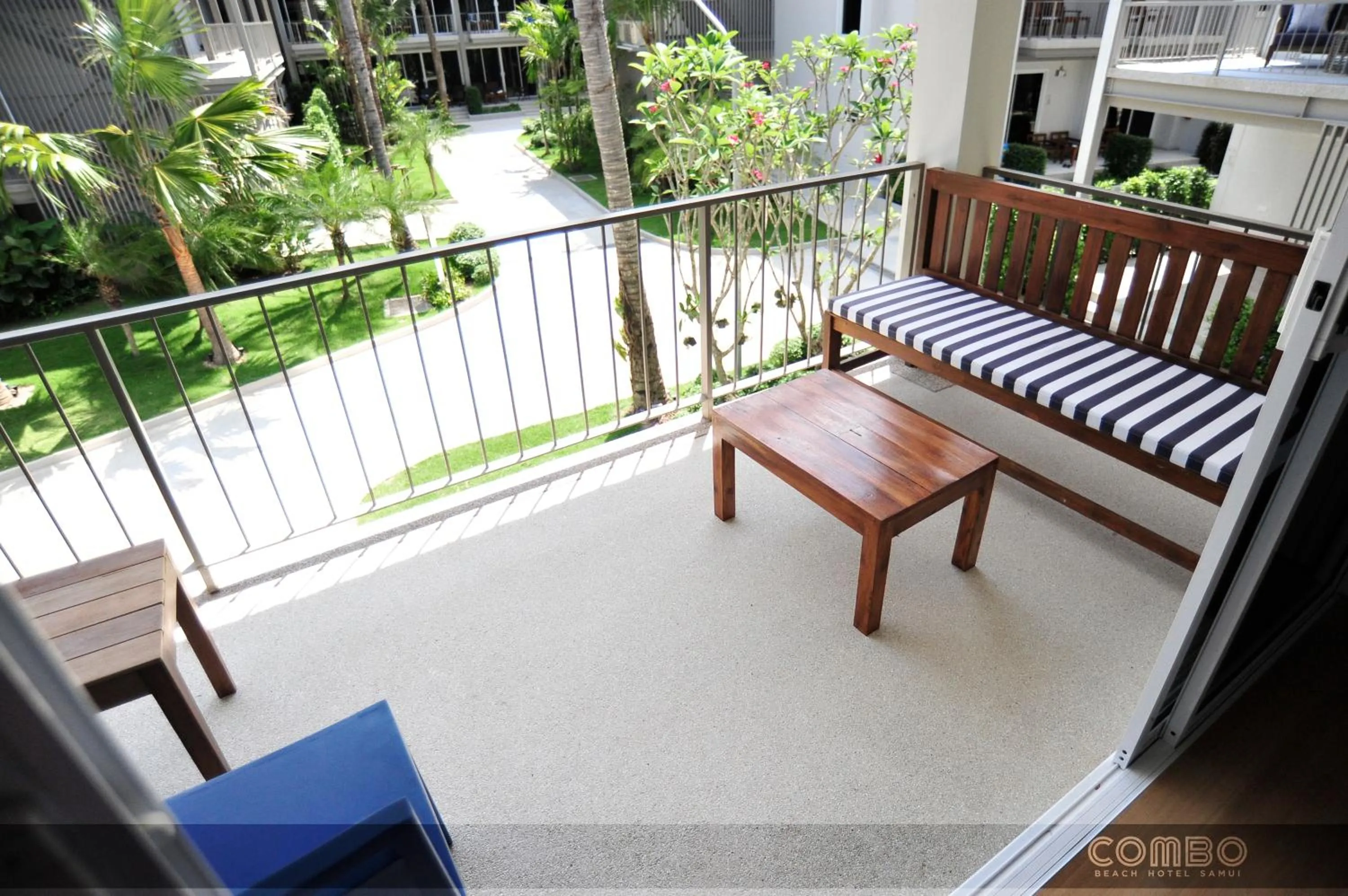 Garden view in Combo Beach Hotel Samui