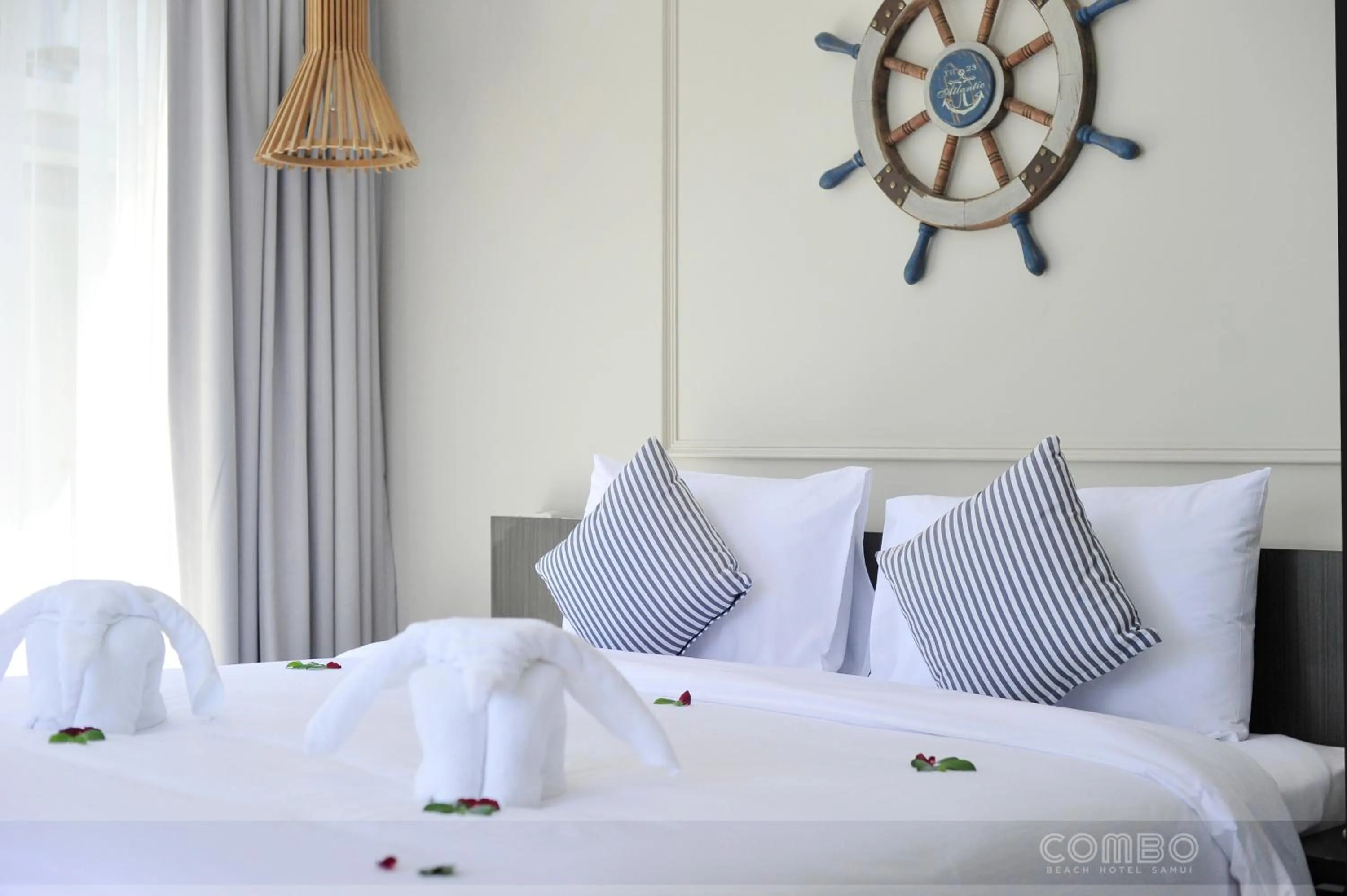 Bedroom, Bed in Combo Beach Hotel Samui