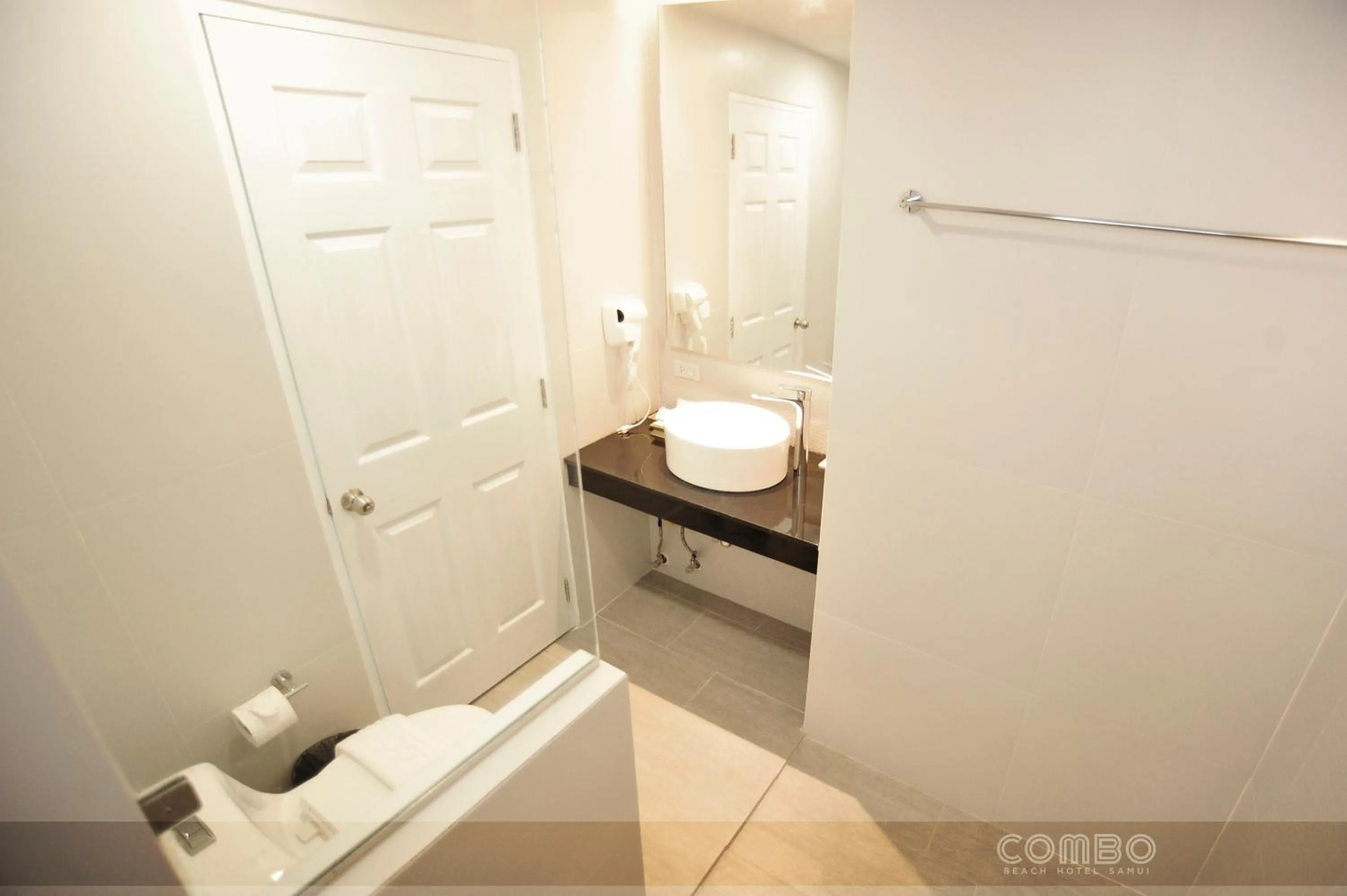 Bathroom in Combo Beach Hotel Samui
