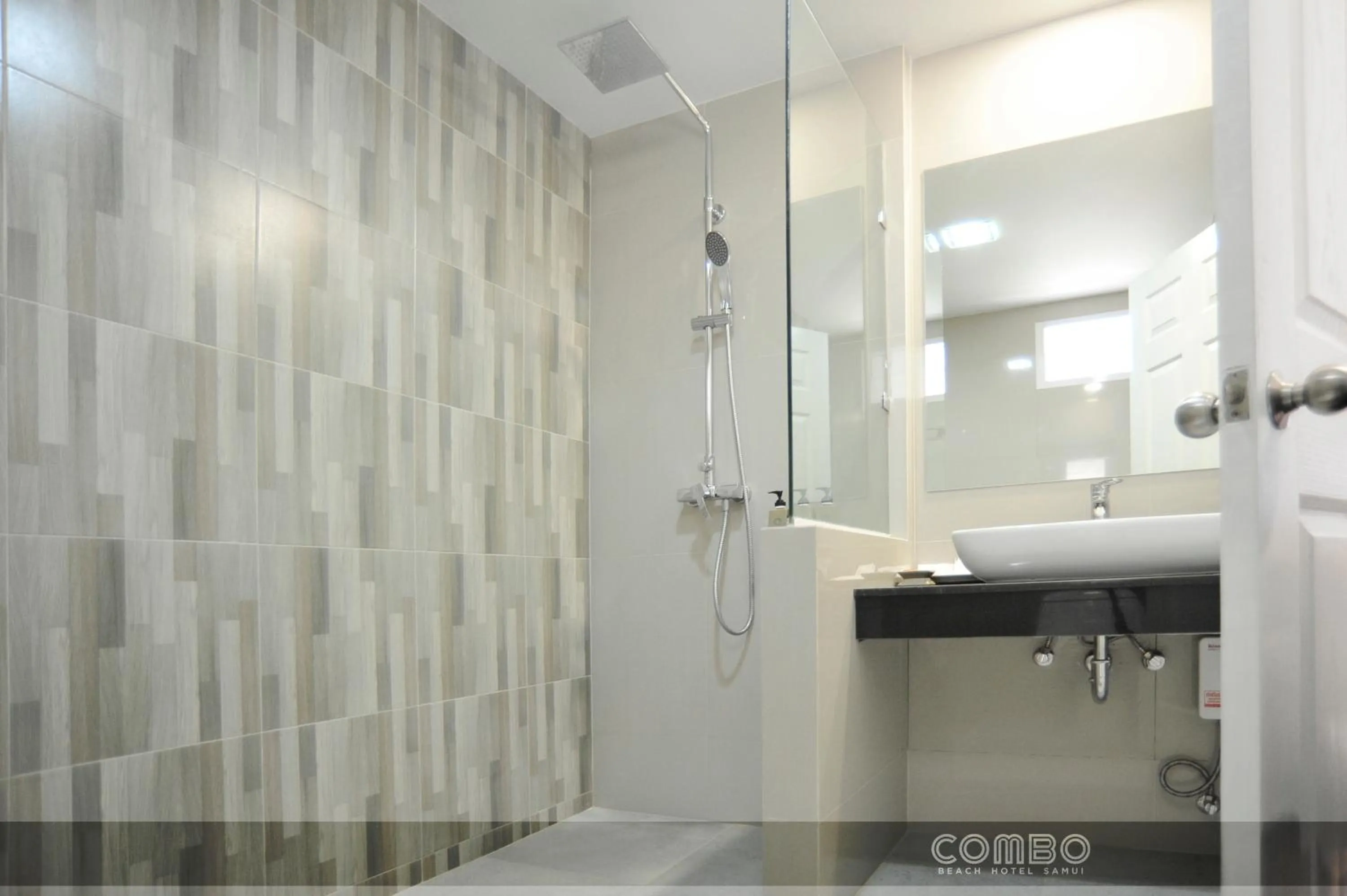 Bathroom in Combo Beach Hotel Samui