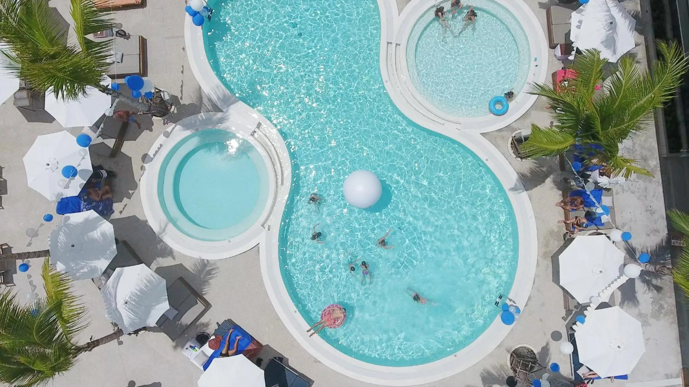 Property building in Combo Beach Hotel Samui