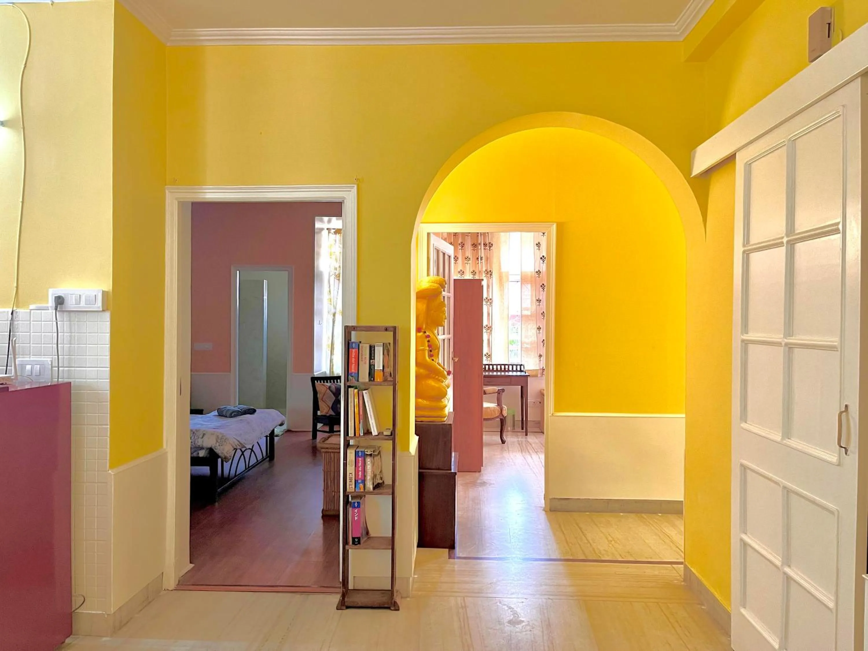 Facade/entrance, Bed in Ganga Vatika Boutique Hotel, Rishikesh