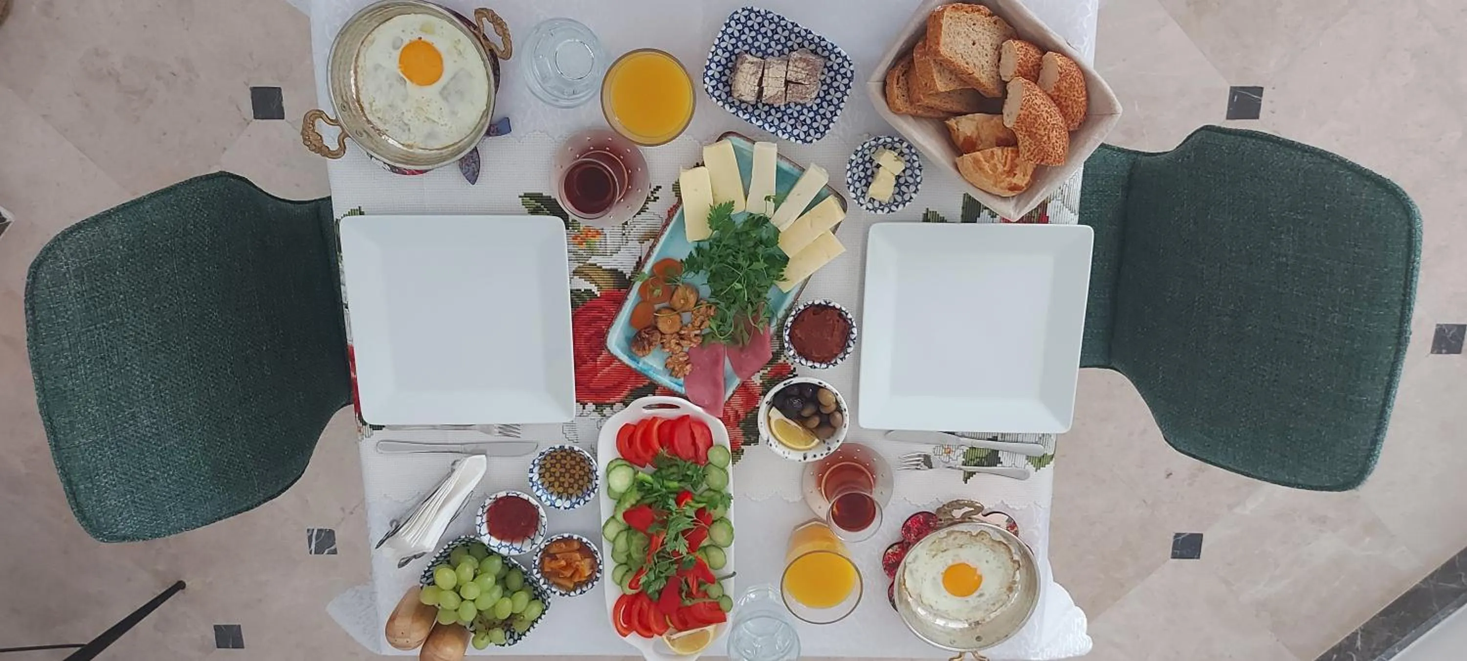 Breakfast in AtaÇesme Otel