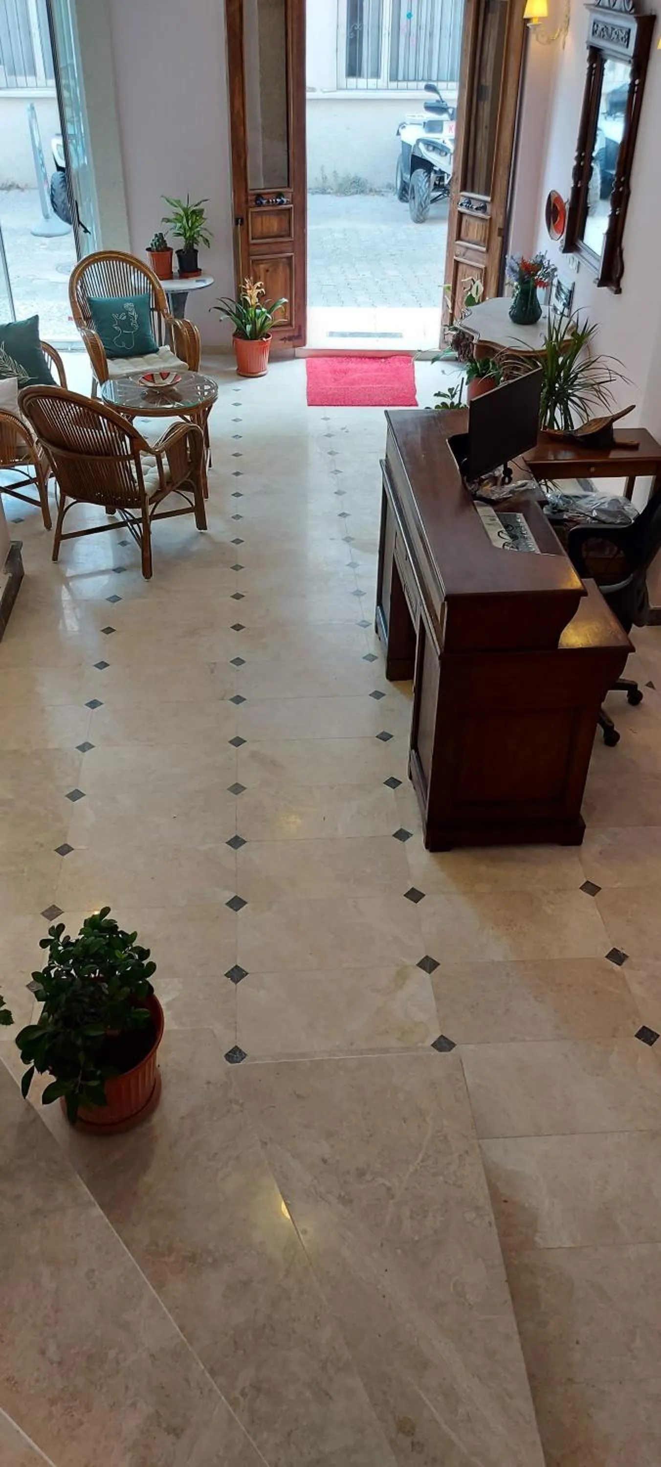 Lobby or reception in AtaÇesme Otel