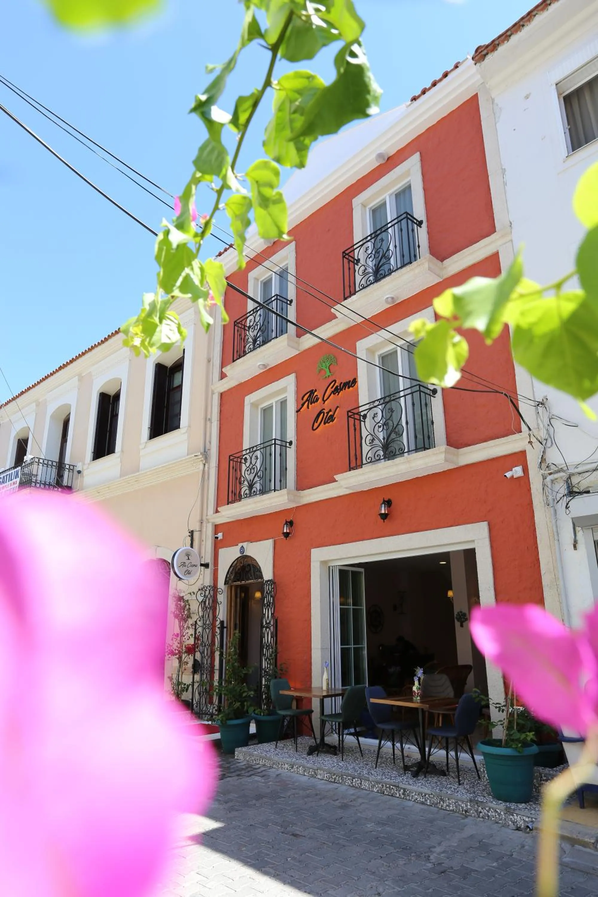 Property building in AtaÇesme Otel