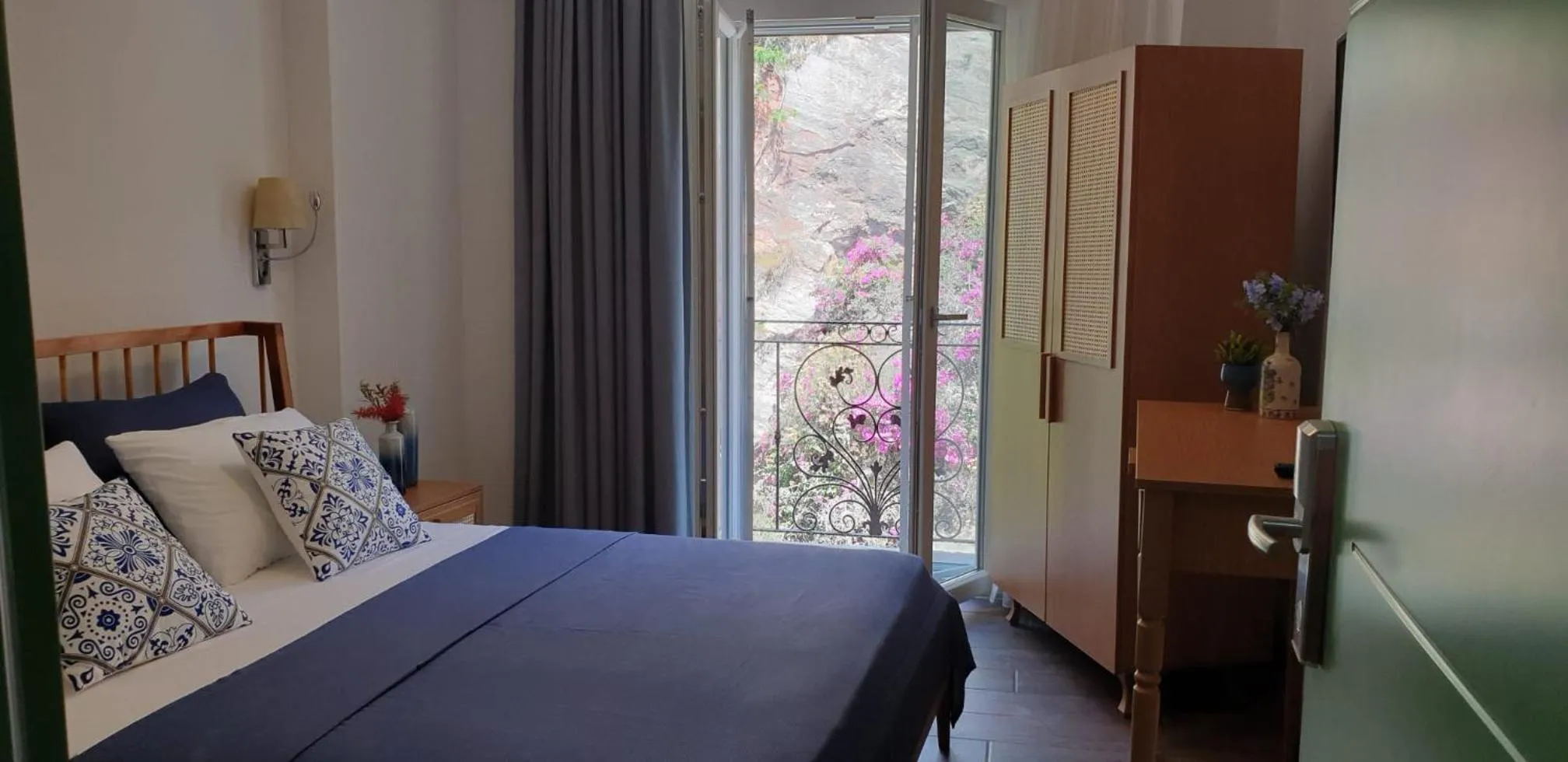 Bed in AtaÇesme Otel