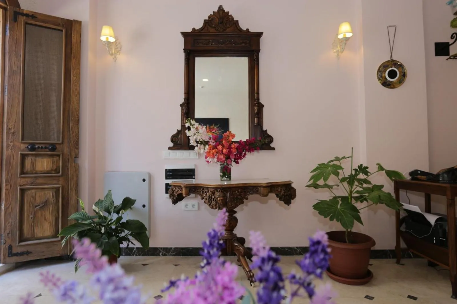 Lobby or reception in AtaÇesme Otel