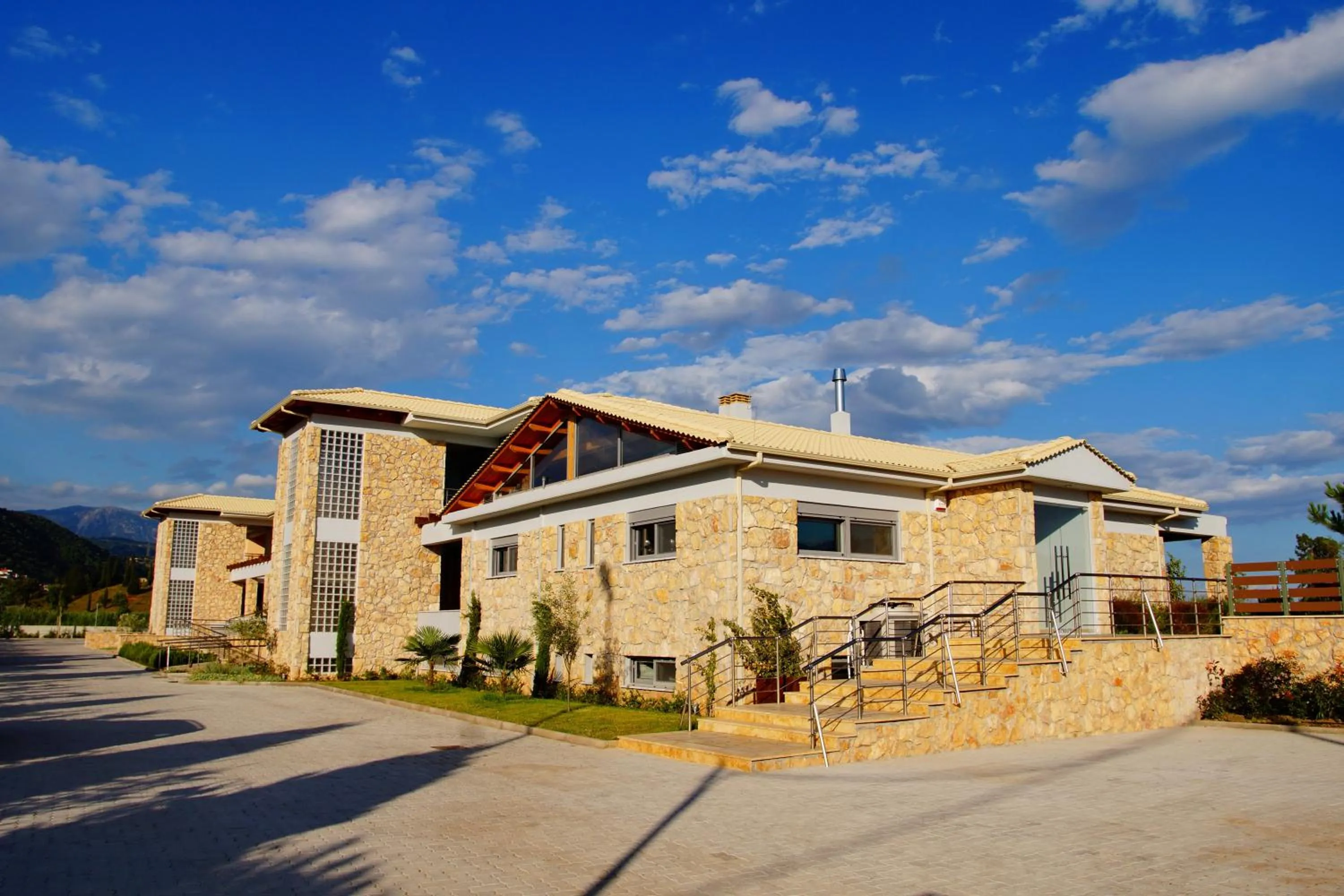 Facade/entrance in Cavos Fokidos