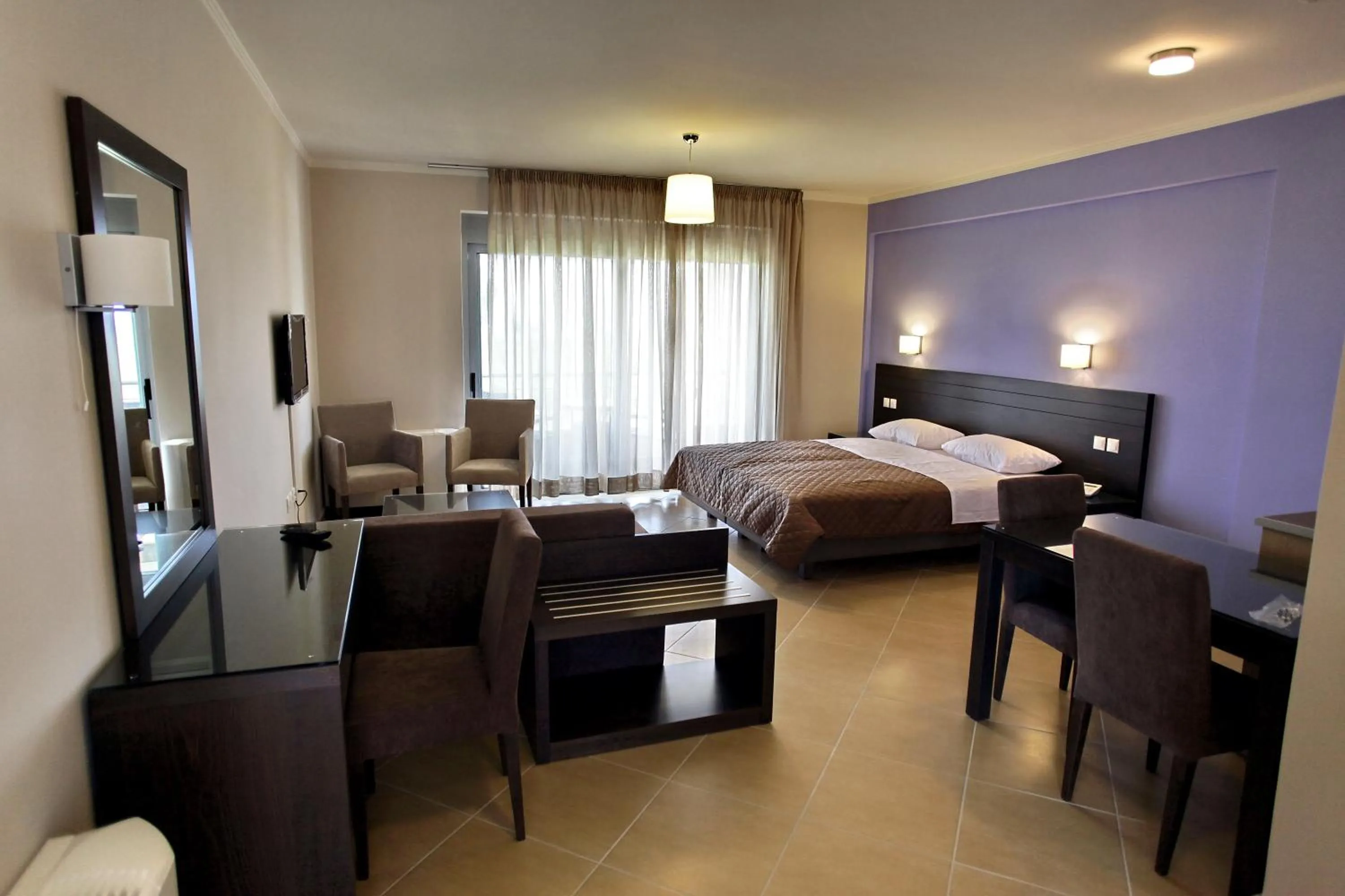 Seating area, Bed in Cavos Fokidos