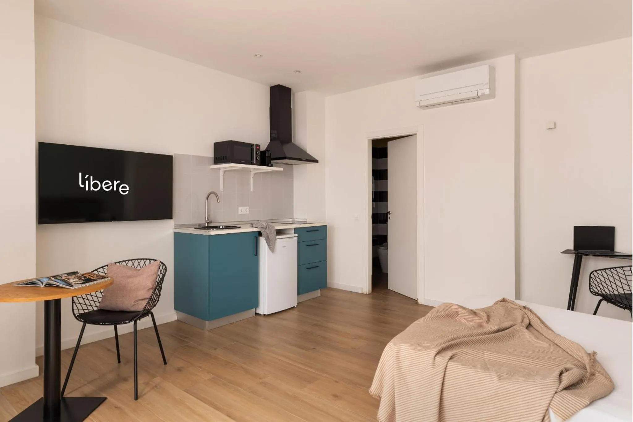 Photo of the whole room in Líbere Valencia Abastos