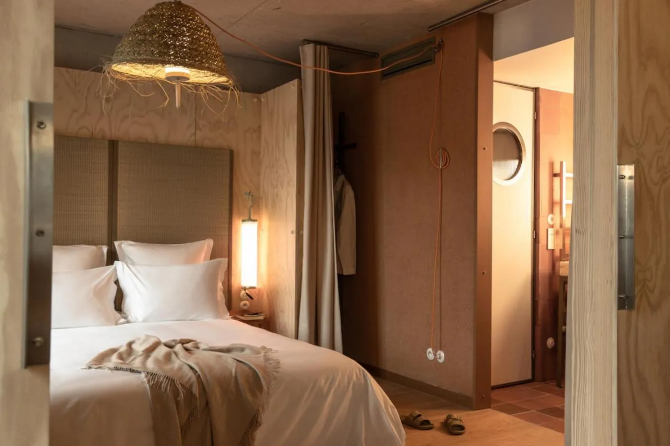 Bedroom, Bed in MOB House