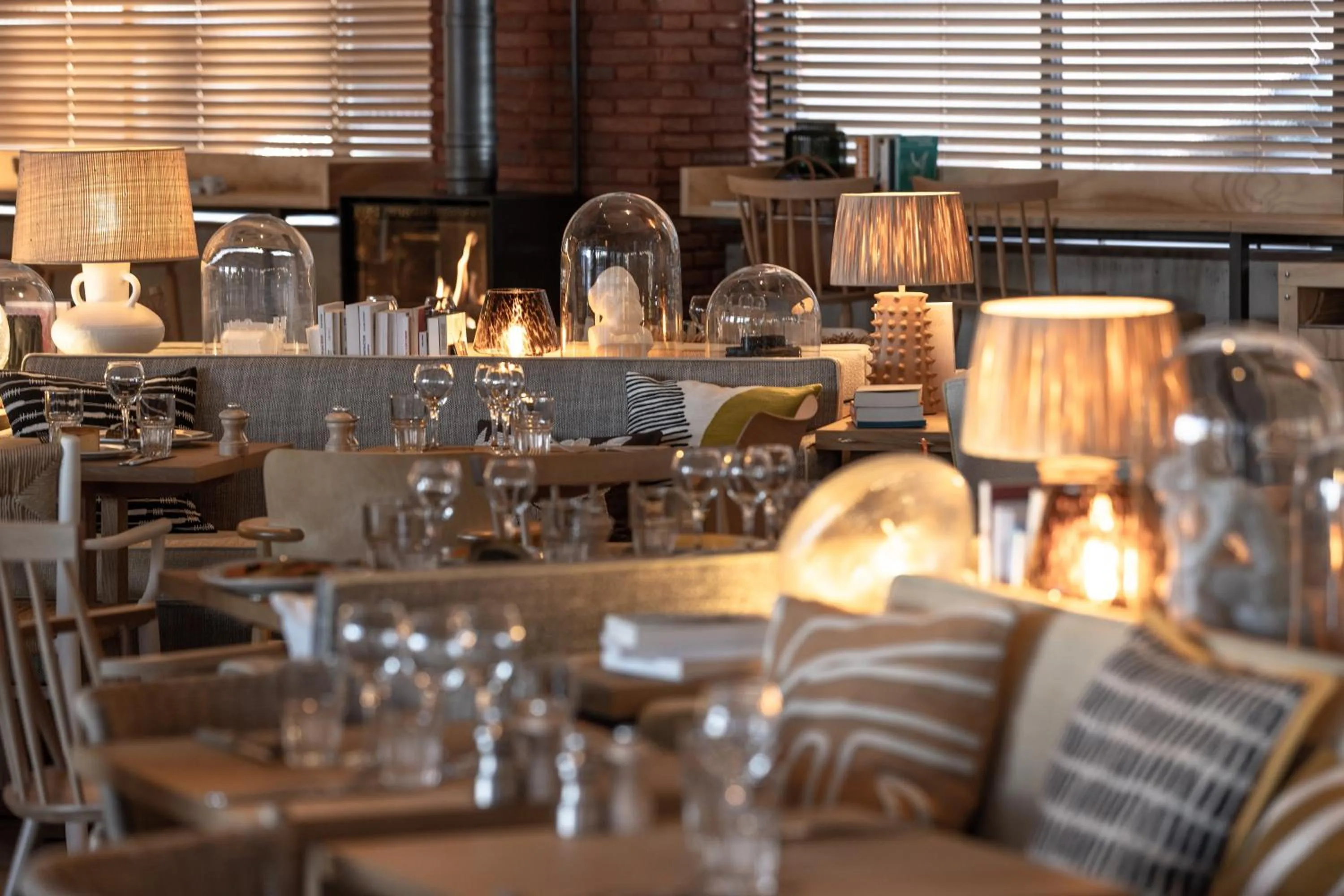 Restaurant/places to eat in MOB House