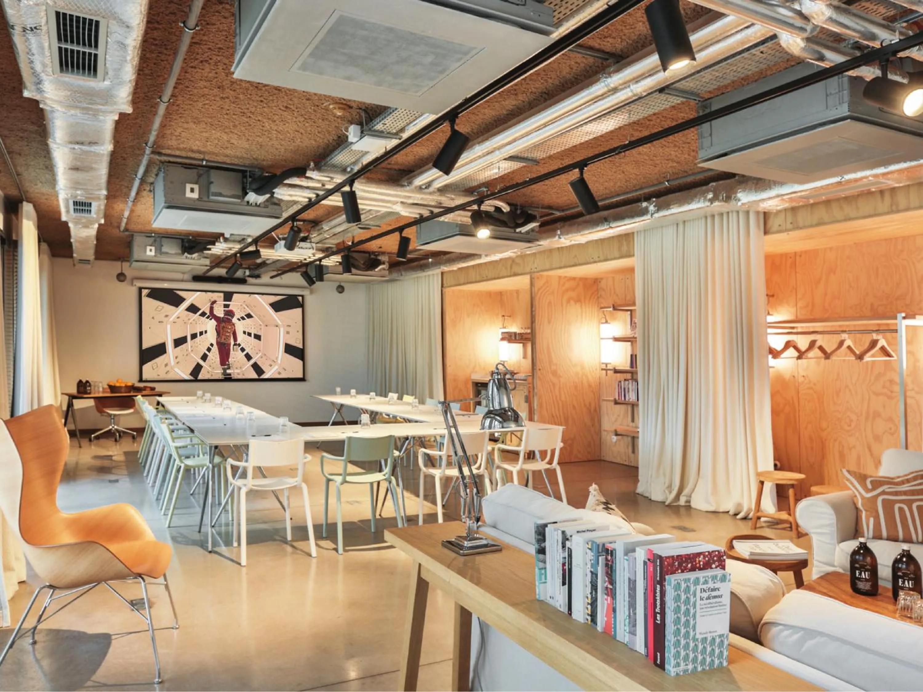 Business facilities in MOB House