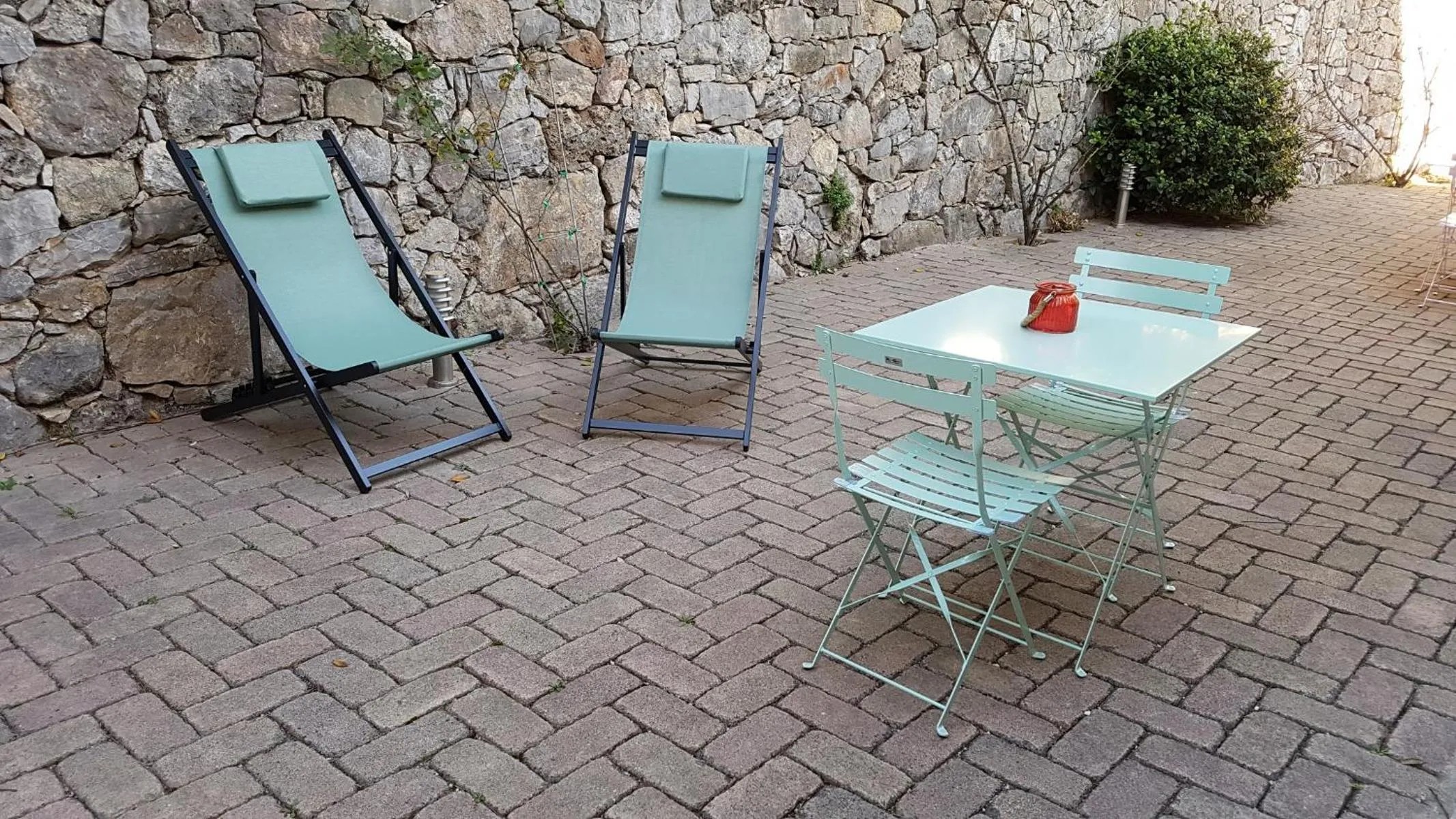 Patio in Le Mas des Hibiscus