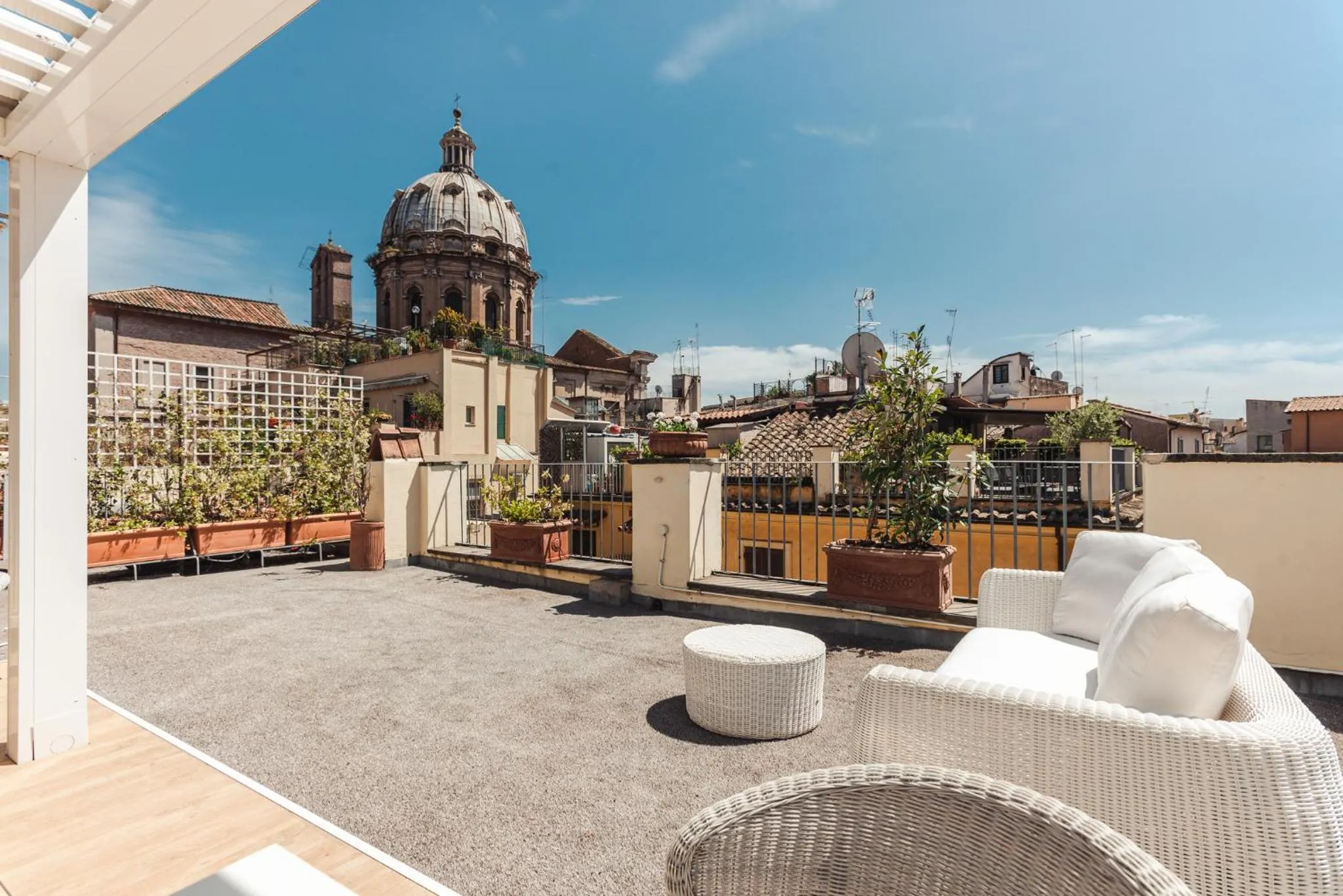 Balcony/Terrace in Nikis Collection Navona
