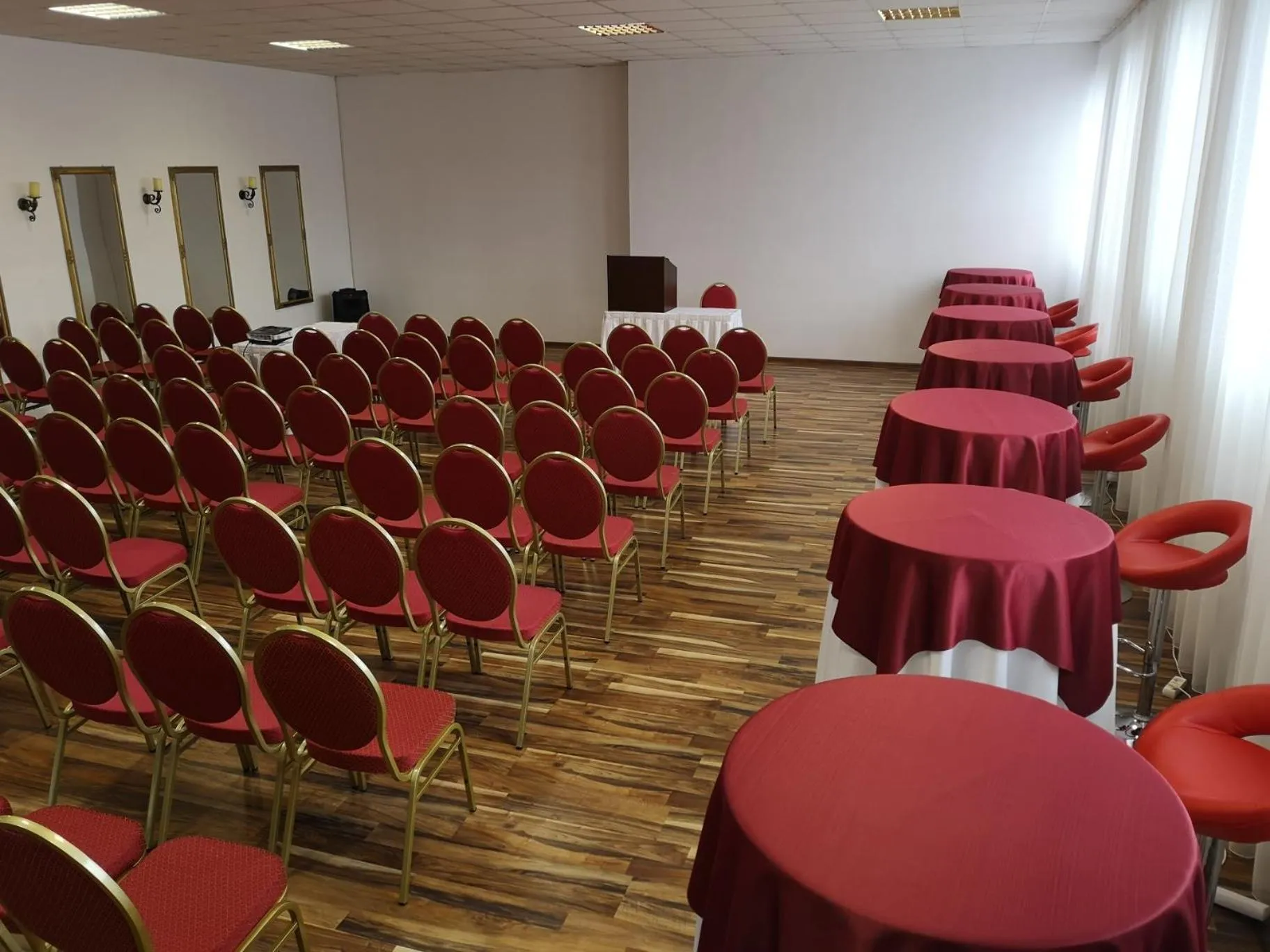 Business facilities in Svatojansky Kastiel