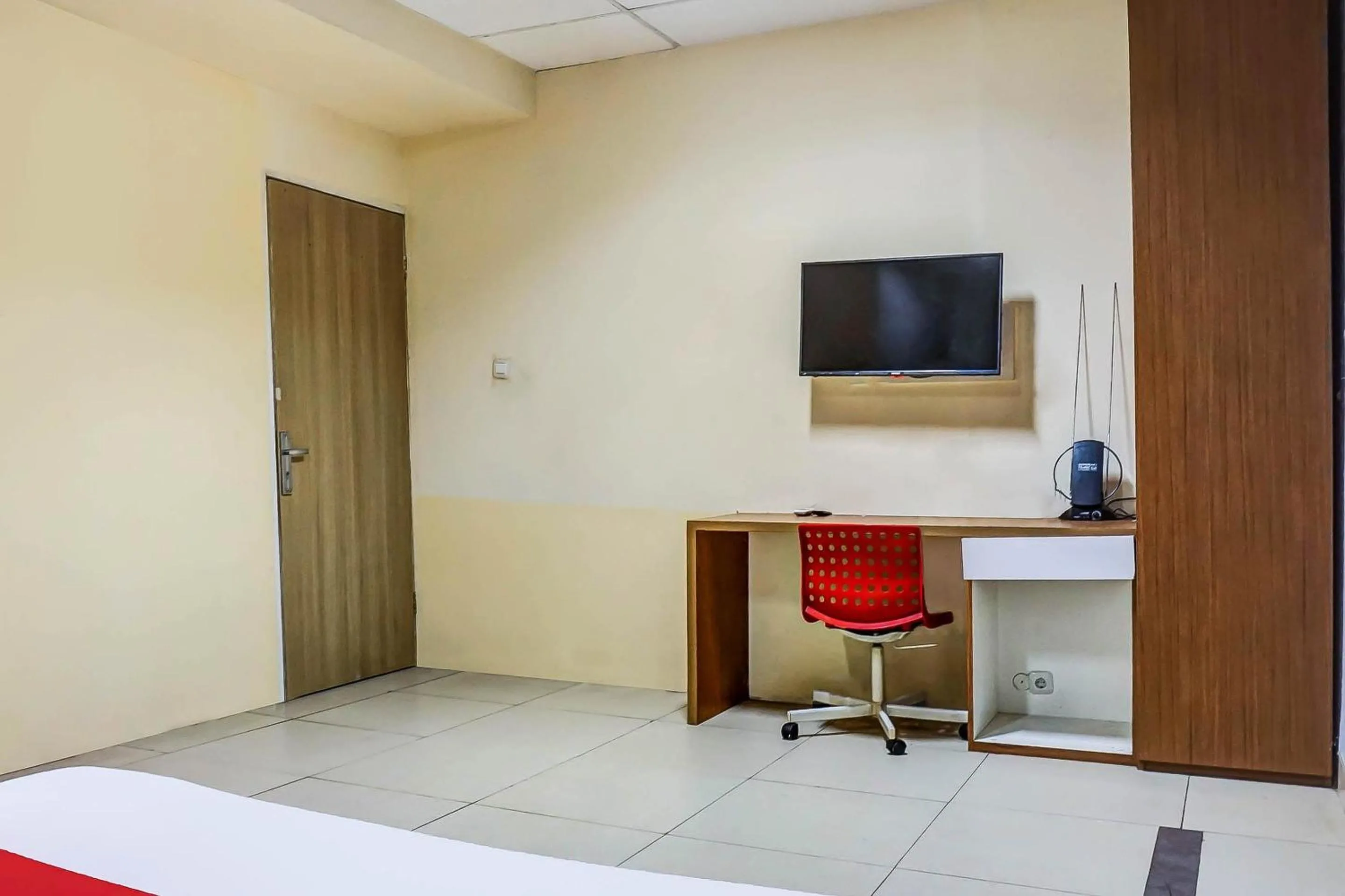 Bedroom in OYO 90872 Coolz Homestay Tebet Near TIS Square Near TIS Square