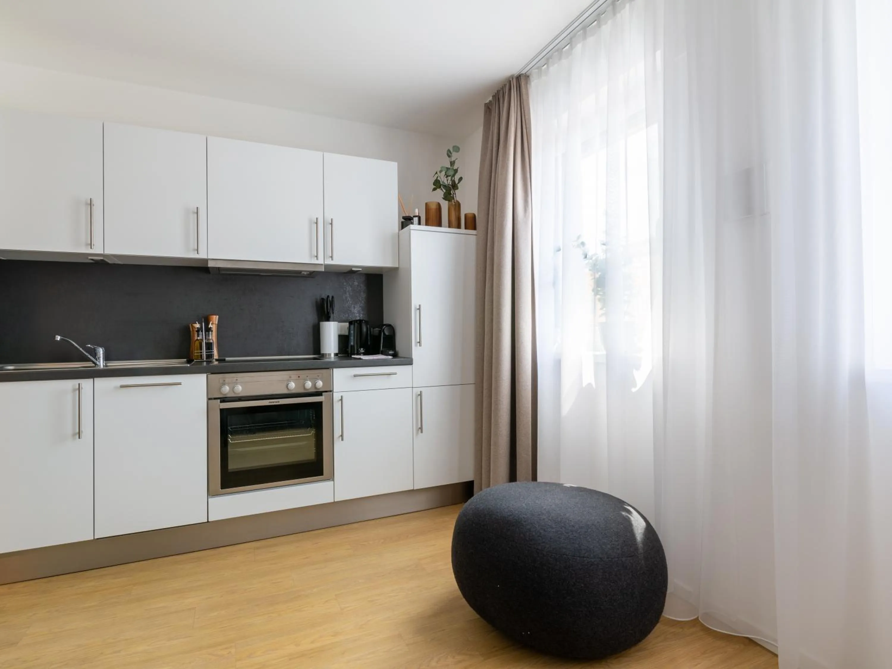 Kitchen or kitchenette in Limehome Passau Bahnhofstraße
