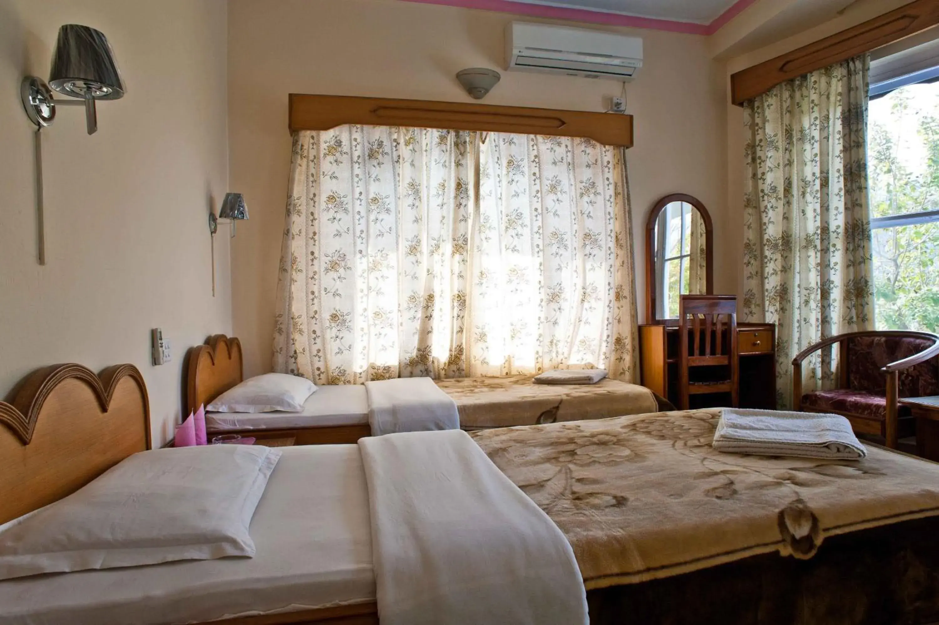 Standard Double or Twin Room with Fan in Green Tara Hotel Standard Double or Twin Room with Fan in Green Tara Hotel