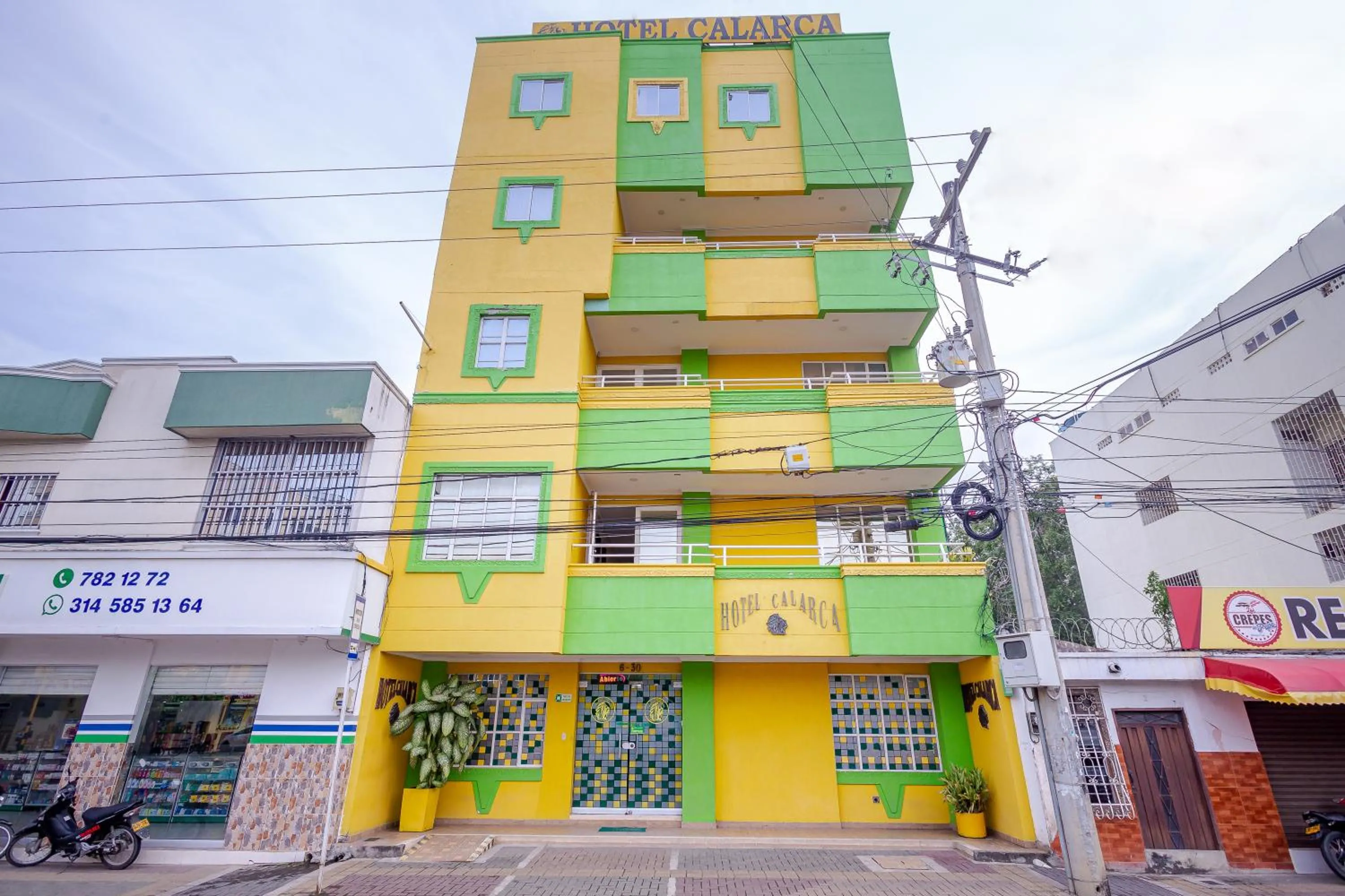 Facade/entrance in Hotel Calarca N2