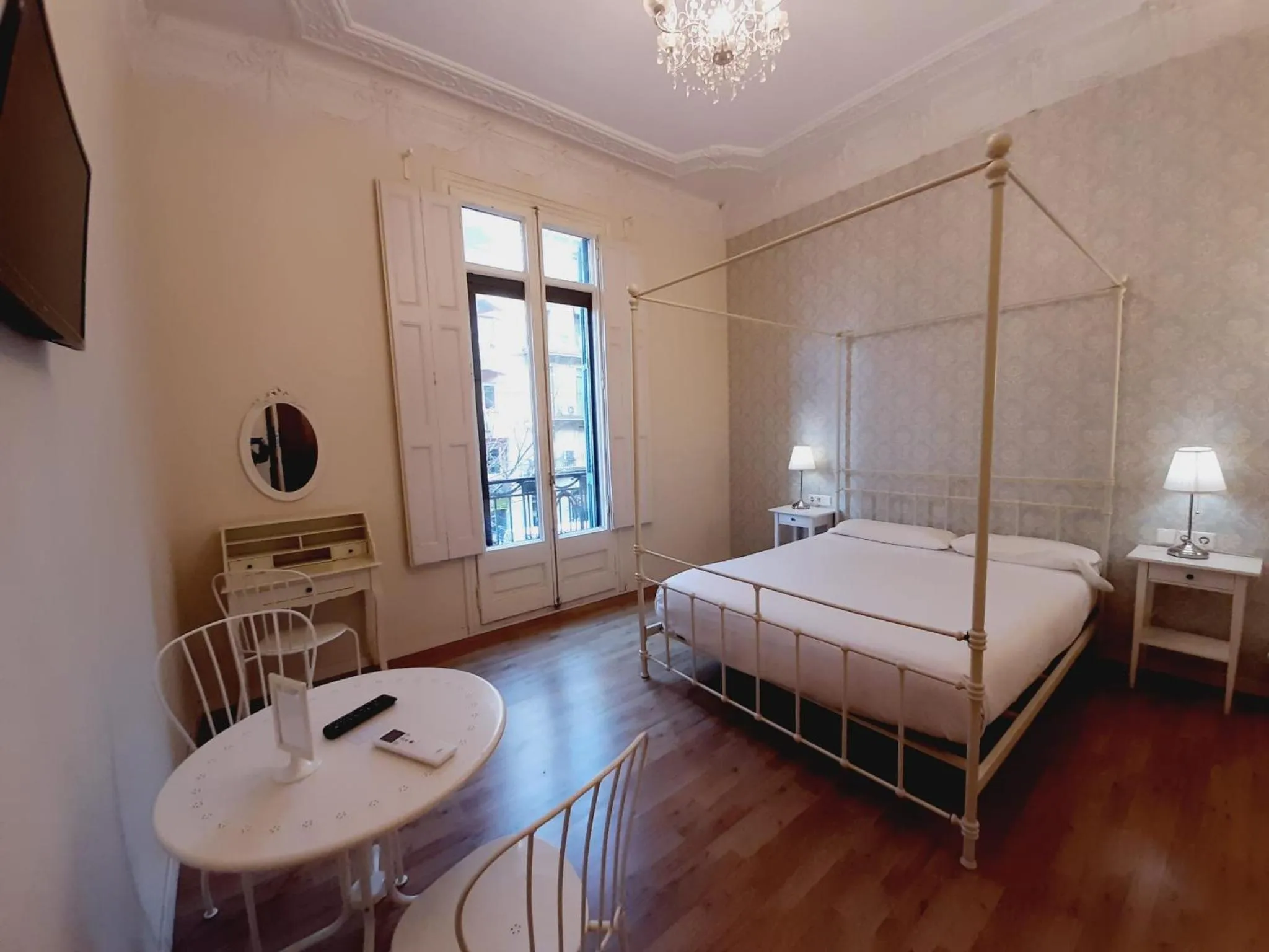 Photo of the whole room, Bed in Lumine Luxury Suites by gaiarooms