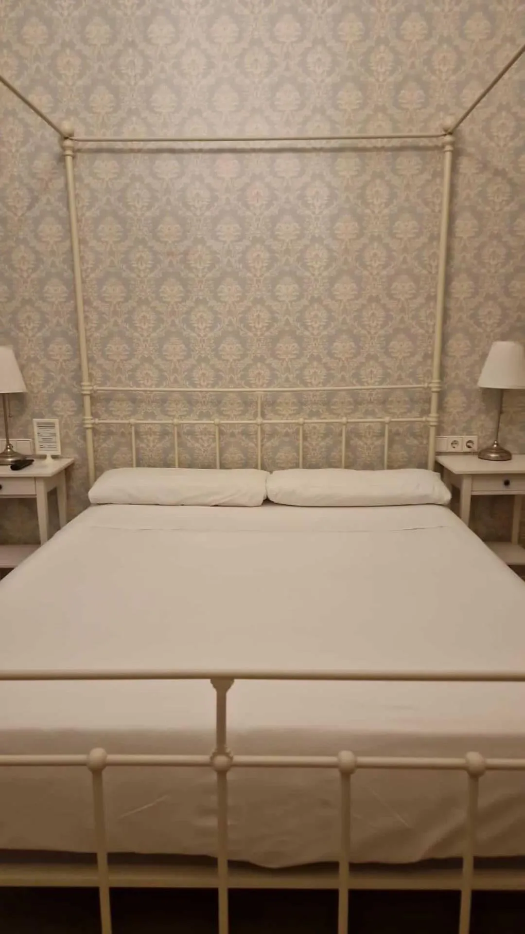 Bed in Lumine Luxury Suites by gaiarooms