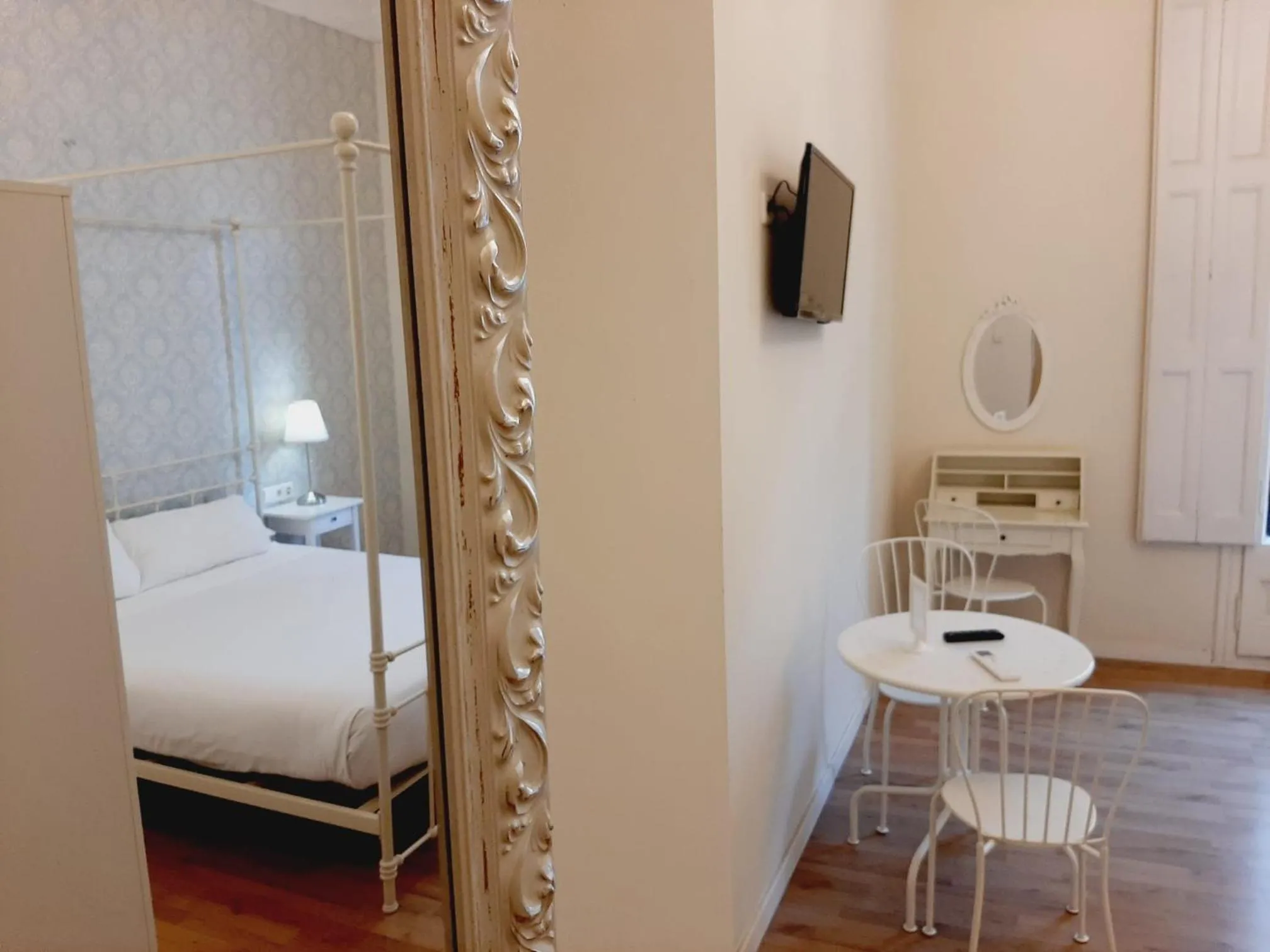 TV and multimedia, Bed in Lumine Luxury Suites by gaiarooms