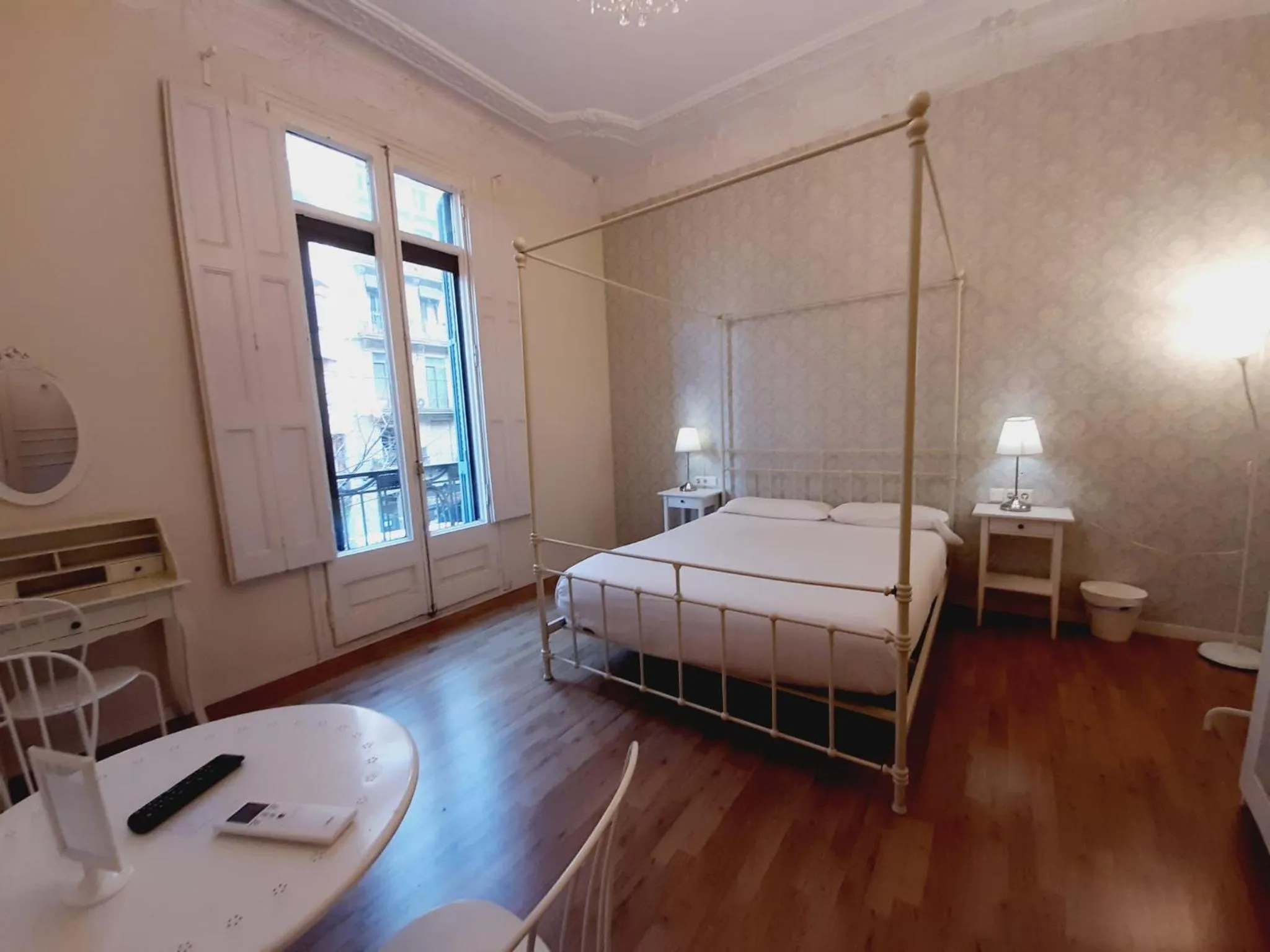 Photo of the whole room, Bed in Lumine Luxury Suites by gaiarooms