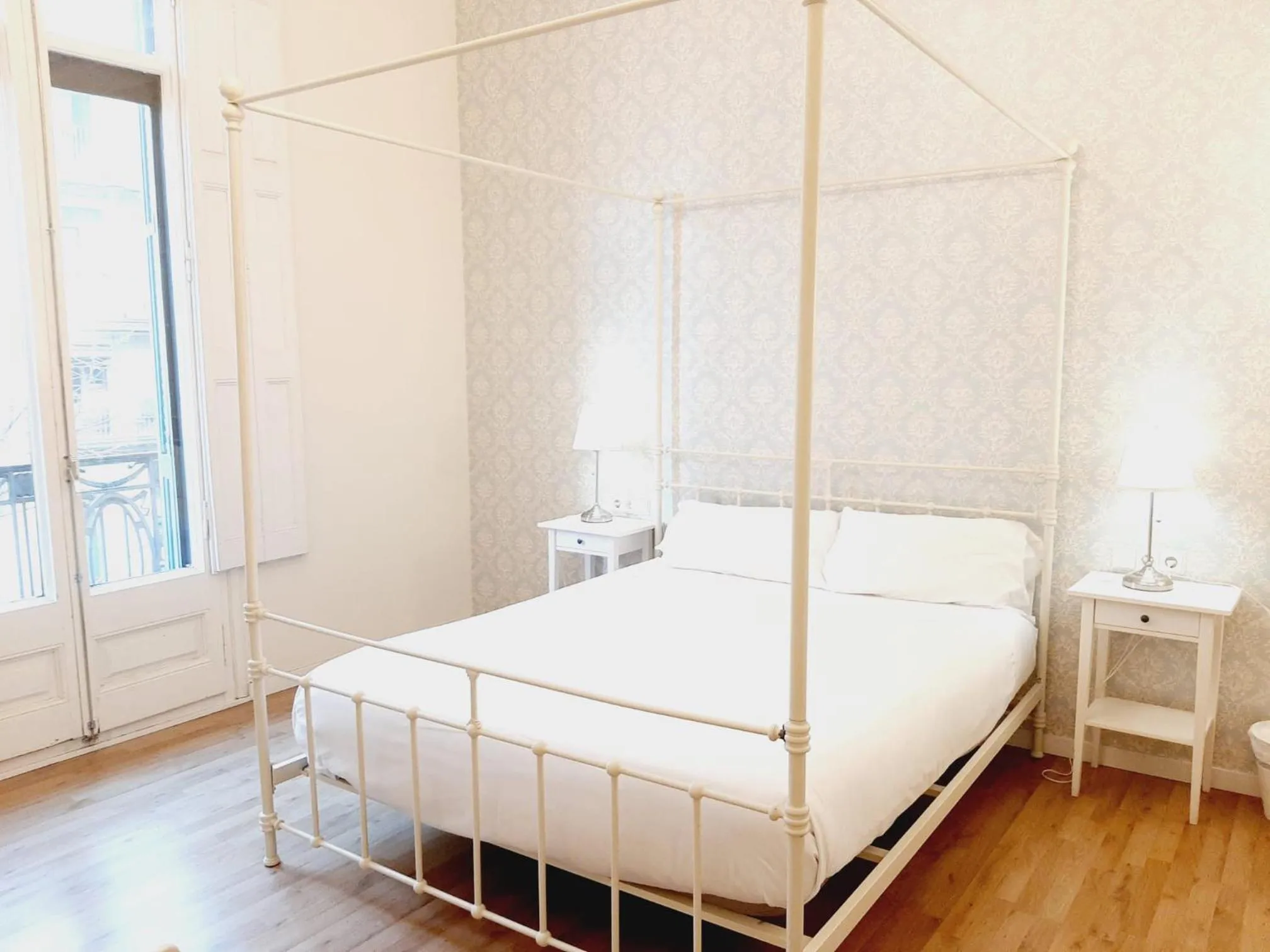 Photo of the whole room, Bed in Lumine Luxury Suites by gaiarooms