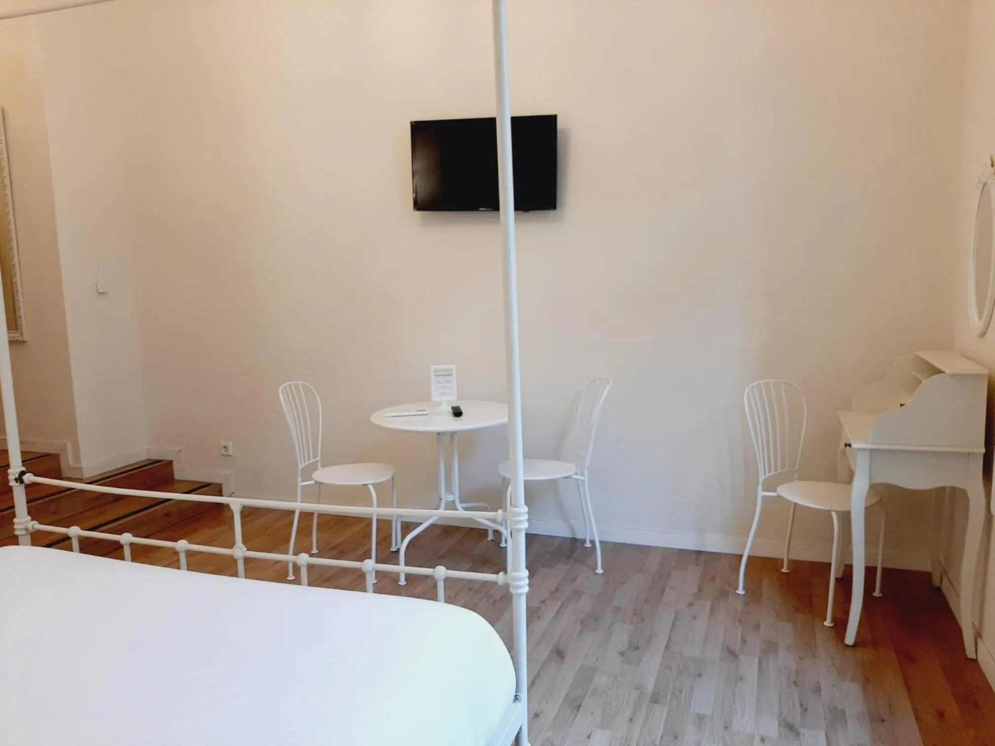 TV and multimedia, Bed in Lumine Luxury Suites by gaiarooms