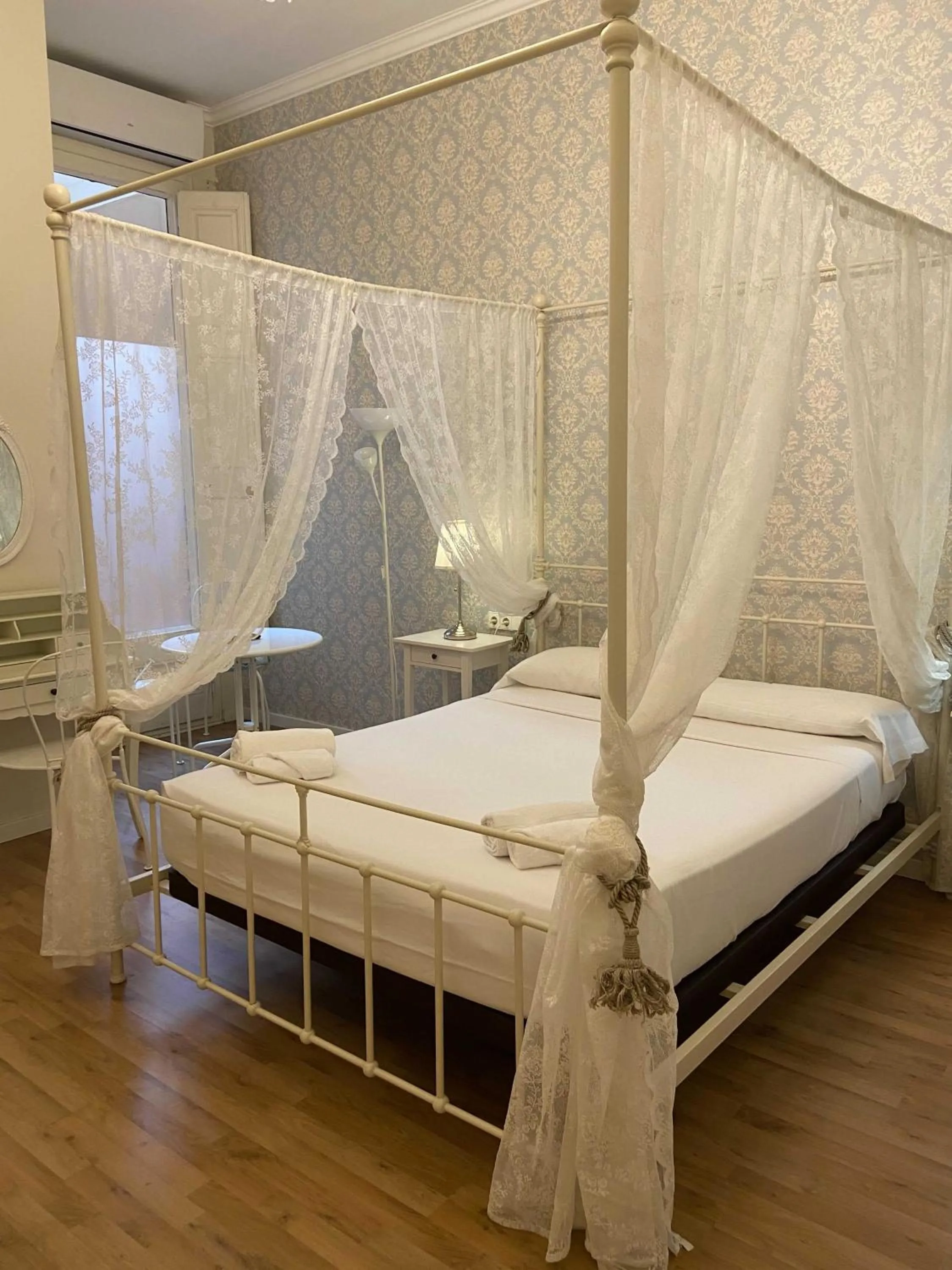 Photo of the whole room, Bed in Lumine Luxury Suites by gaiarooms