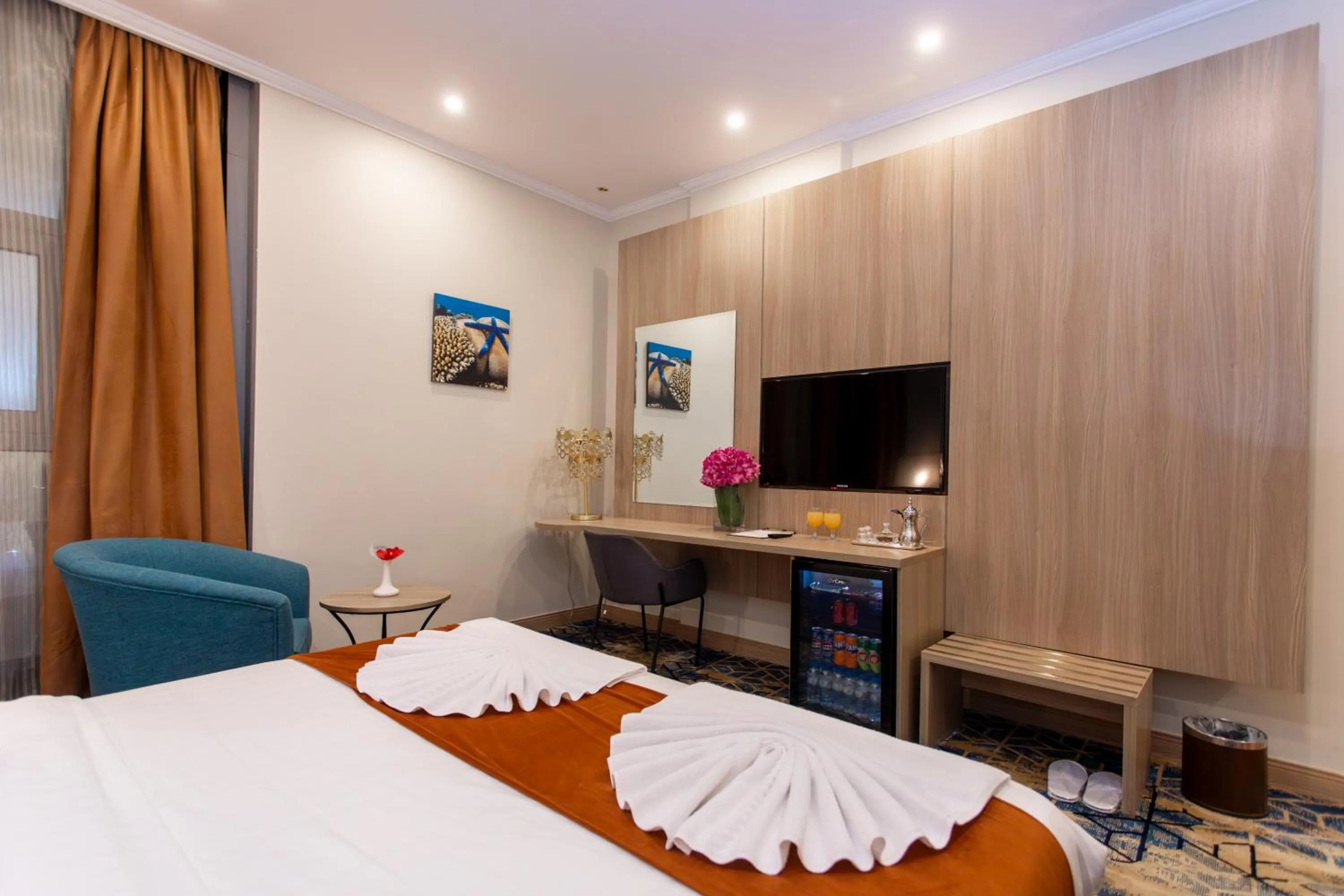 Living room, Bed in Signature Guest Hotel فندق إمضاء النزيل الفندقية