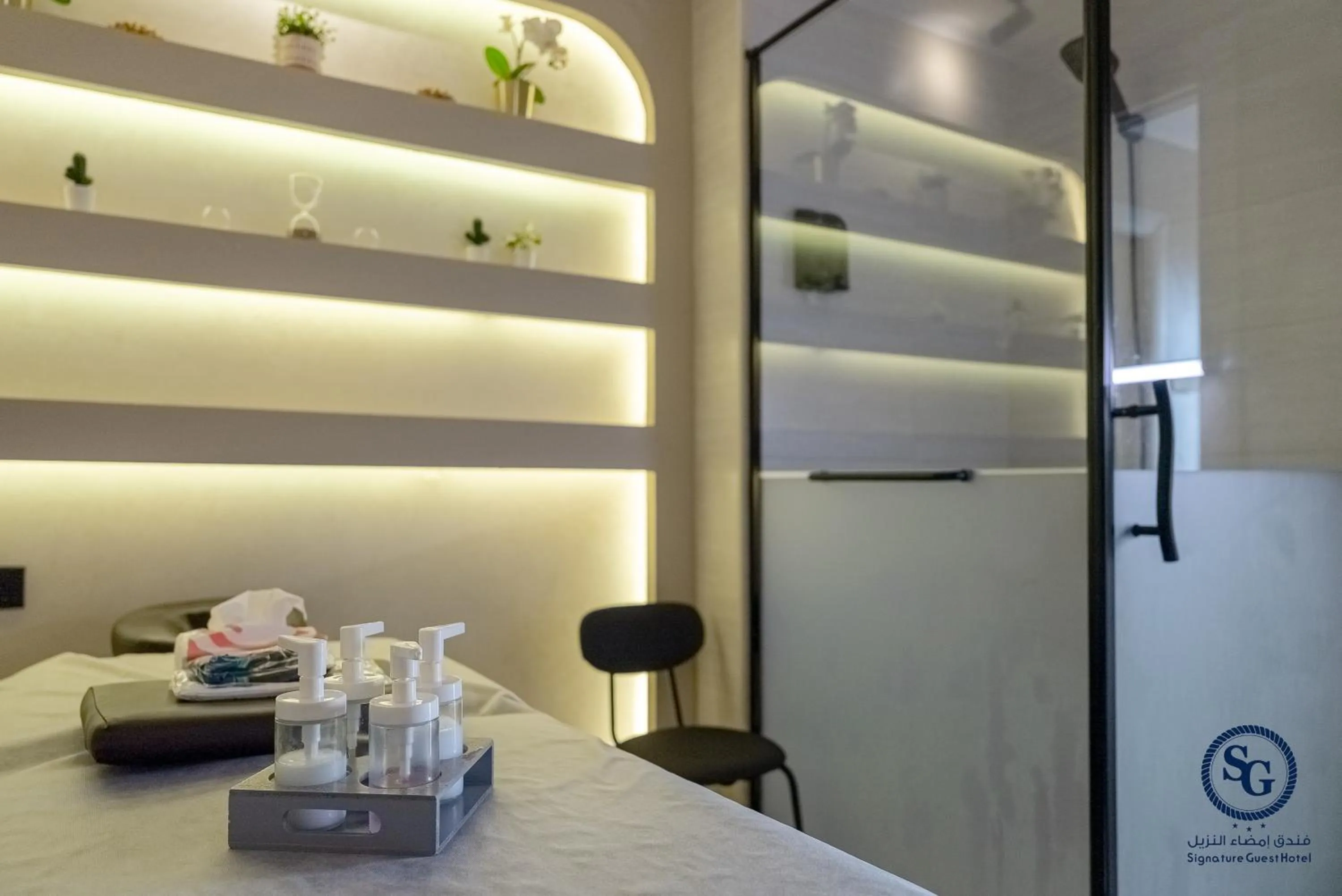 Massage in Signature Guest Hotel فندق إمضاء النزيل الفندقية