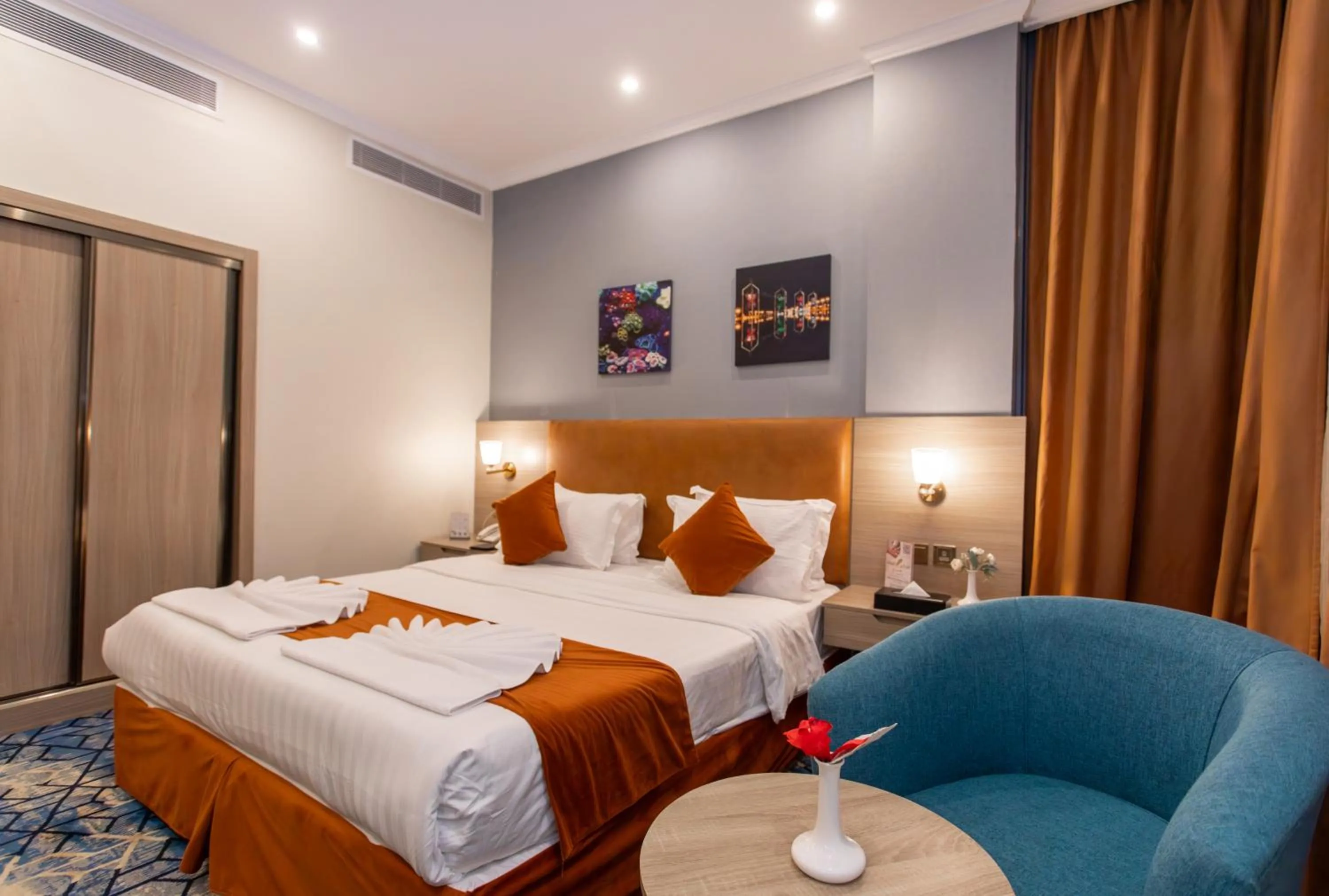 Photo of the whole room, Bed in Signature Guest Hotel فندق إمضاء النزيل الفندقية