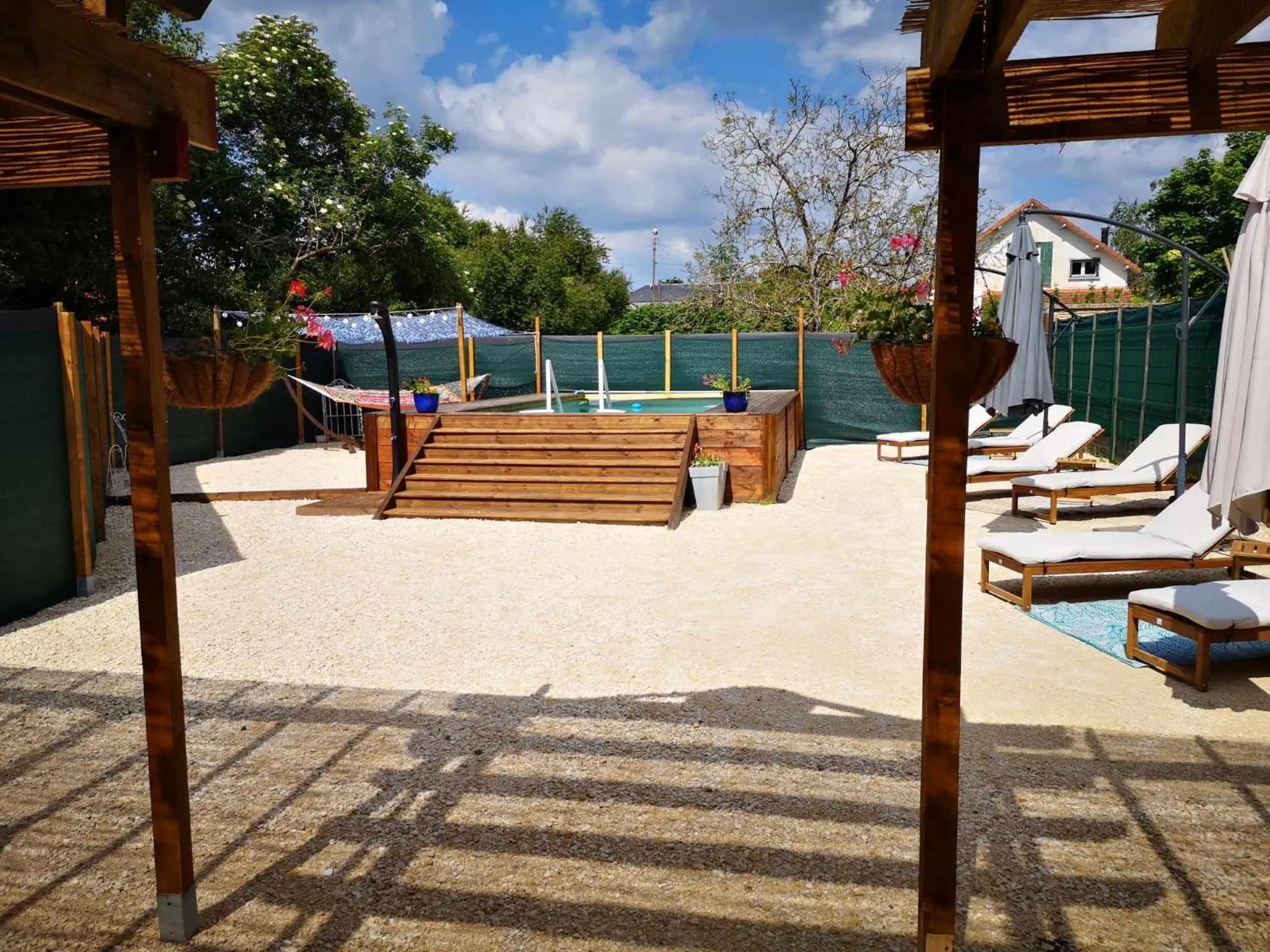 Pool view in R & R BERGERAC